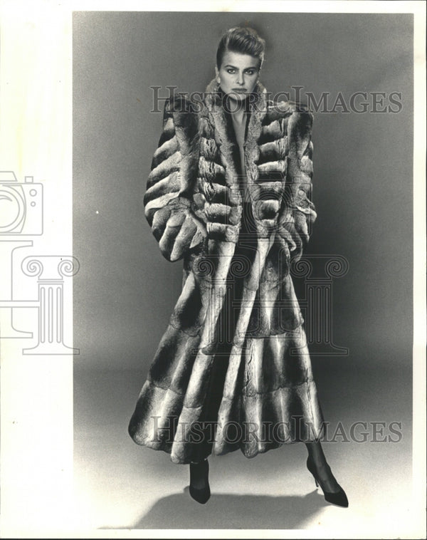 1986 Press Photo Chinchilla coat by Carolina Herrera - RRW46471 - Claudia Chinchilla Herrera: Sexy Pics of the Latin Beauty Icon