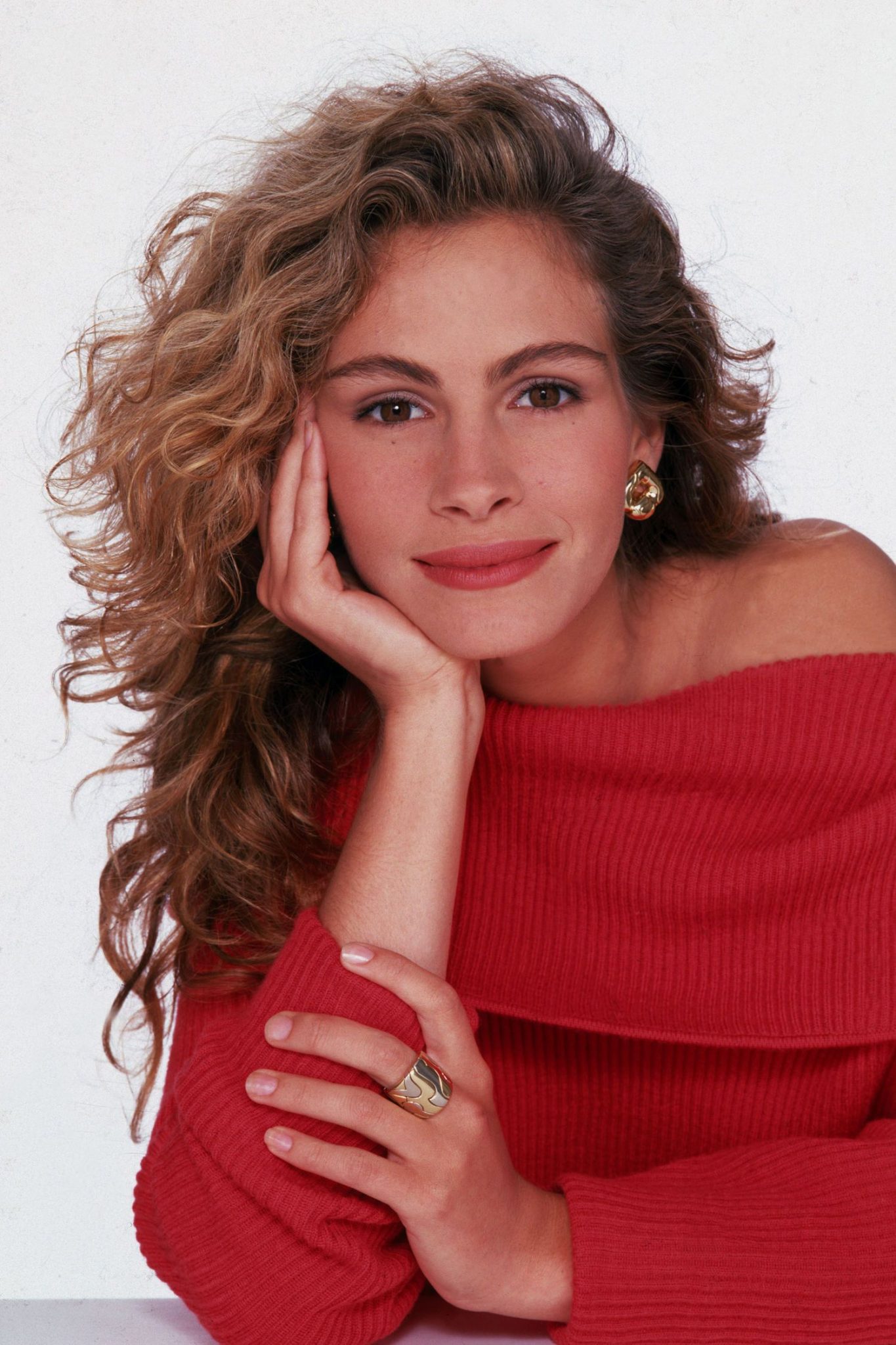 20 Sexy Photos Of Julia Roberts That Will Melt Your Heart | The Old Man - Julia Roberts’ Stunning Red Carpet History – America’s Sweetheart in Style