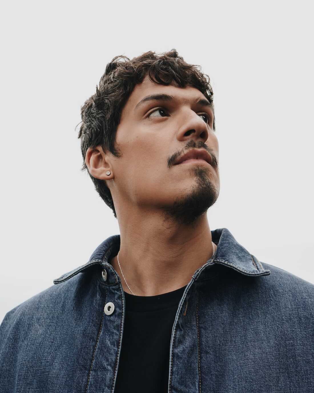 2023 Grammy Award nominee Omar Apollo taught himself how to sing from - How Tall Is Omar Apollo? Singer’s Real Height Revealed