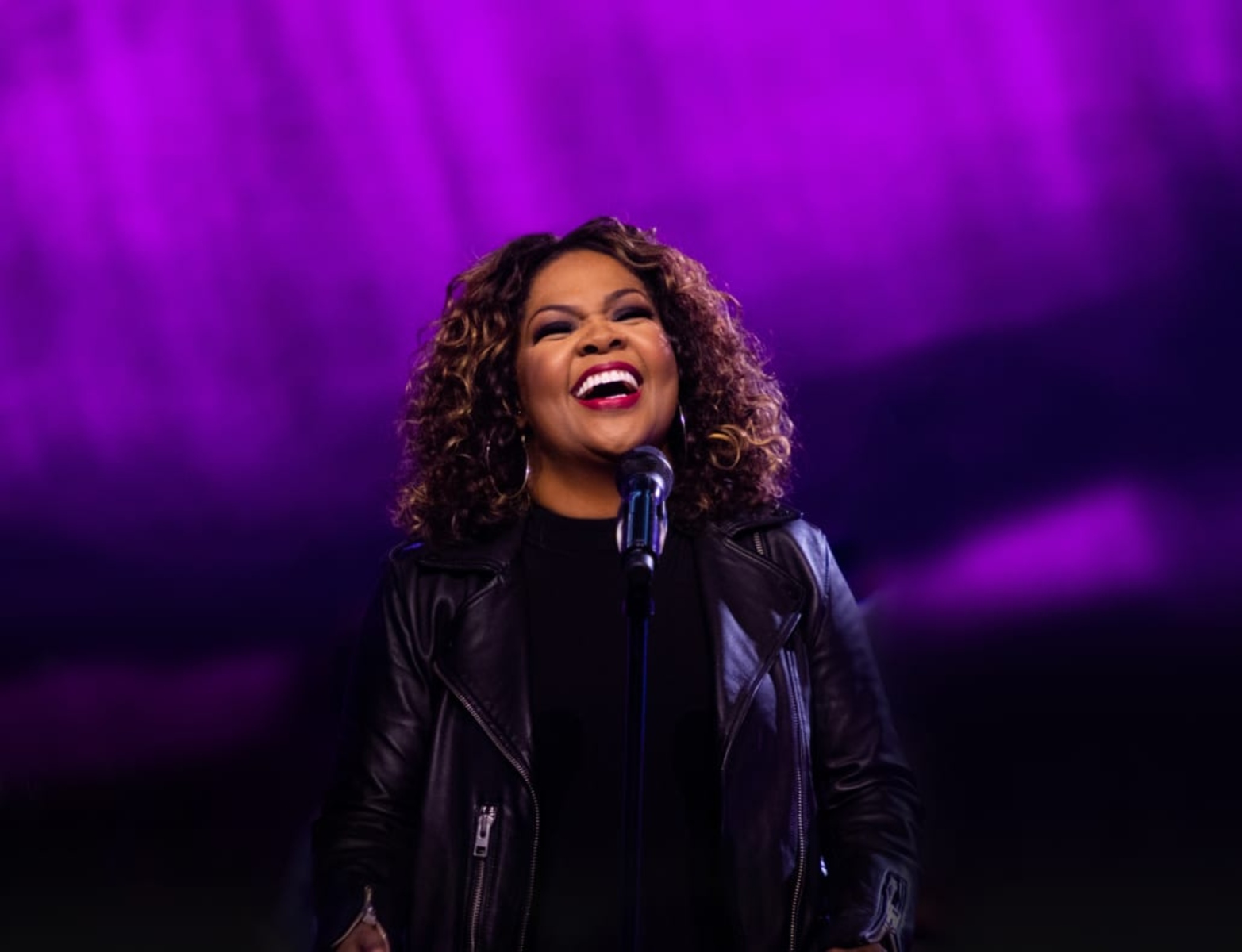 CeCe Winans Height – Gospel Powerhouse's Real Size