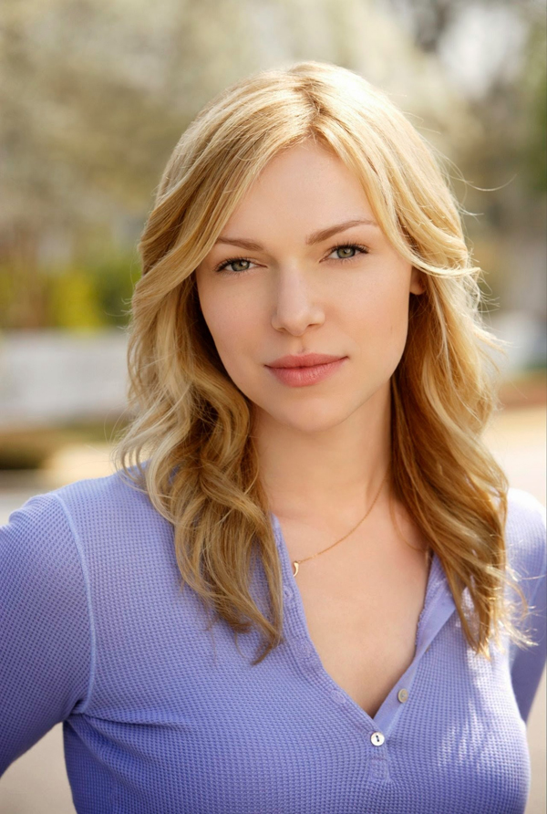 Laura Prepon’s Edgy Style – From That '70s Show to Netflix Chic