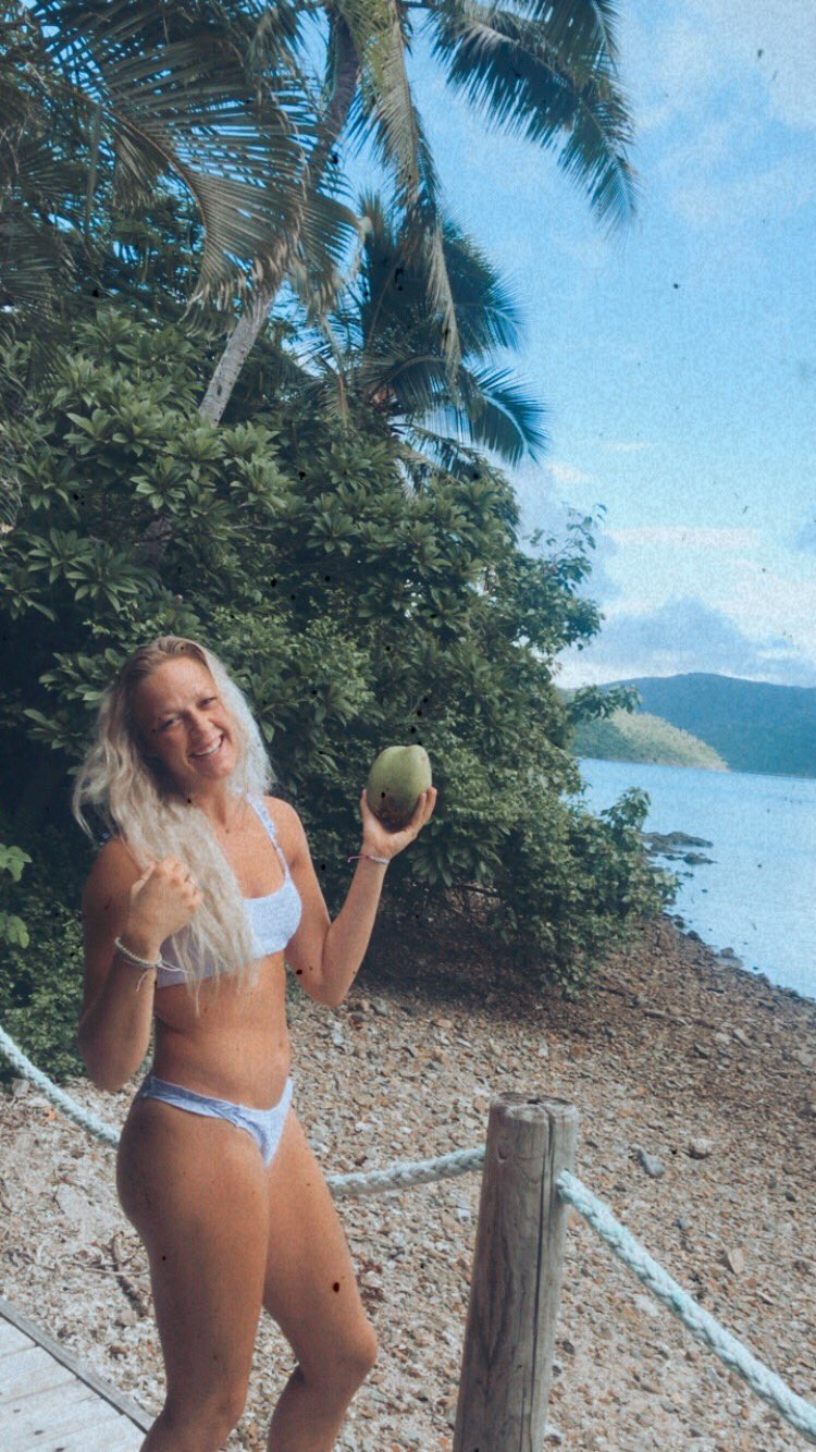 8 Sexy Hot Sophie Cunningham Bikini Pics - Jane Cunningham: Sexy Pics of the Skincare Expert with Style
