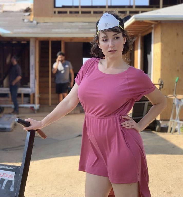 8 Sexy New Milana Vayntrub Bikini Pics - Milana Vayntrub: Sexy Pics of the Adorable Comedy Queen