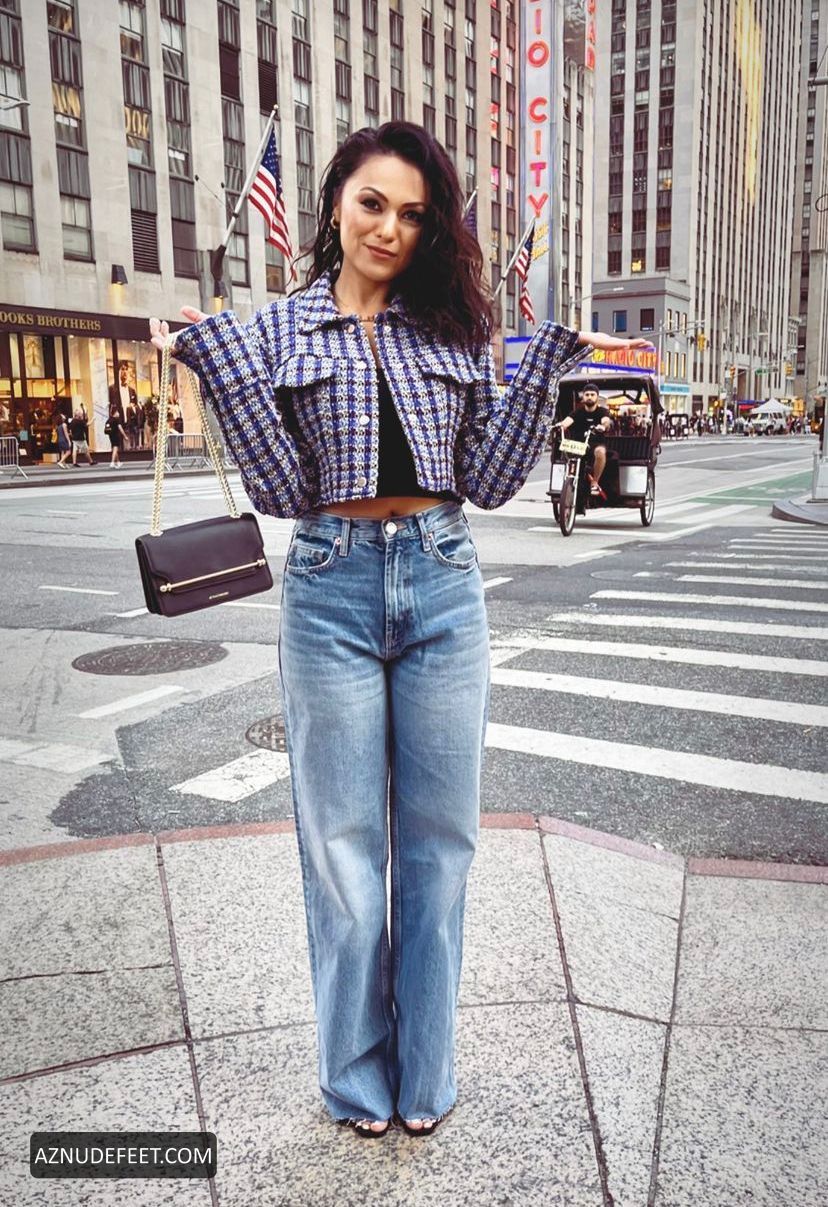 AISHAH HASNIE Feet - AZNudeFeet - Aishah Hasnie Measurements – Journalist’s Height, Figure & More