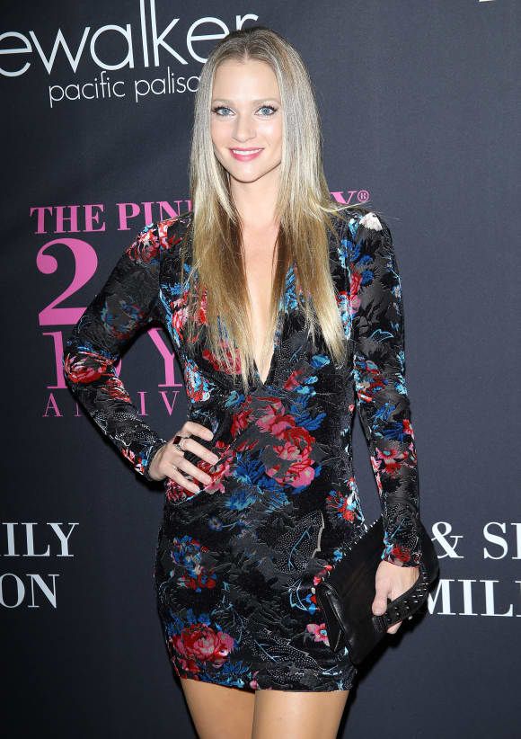 A.J. Cook | Mentes criminales, Aj cook, Celebridades - AJ Cook’s Elegant Frame: How Tall Is The Criminal Minds Star?