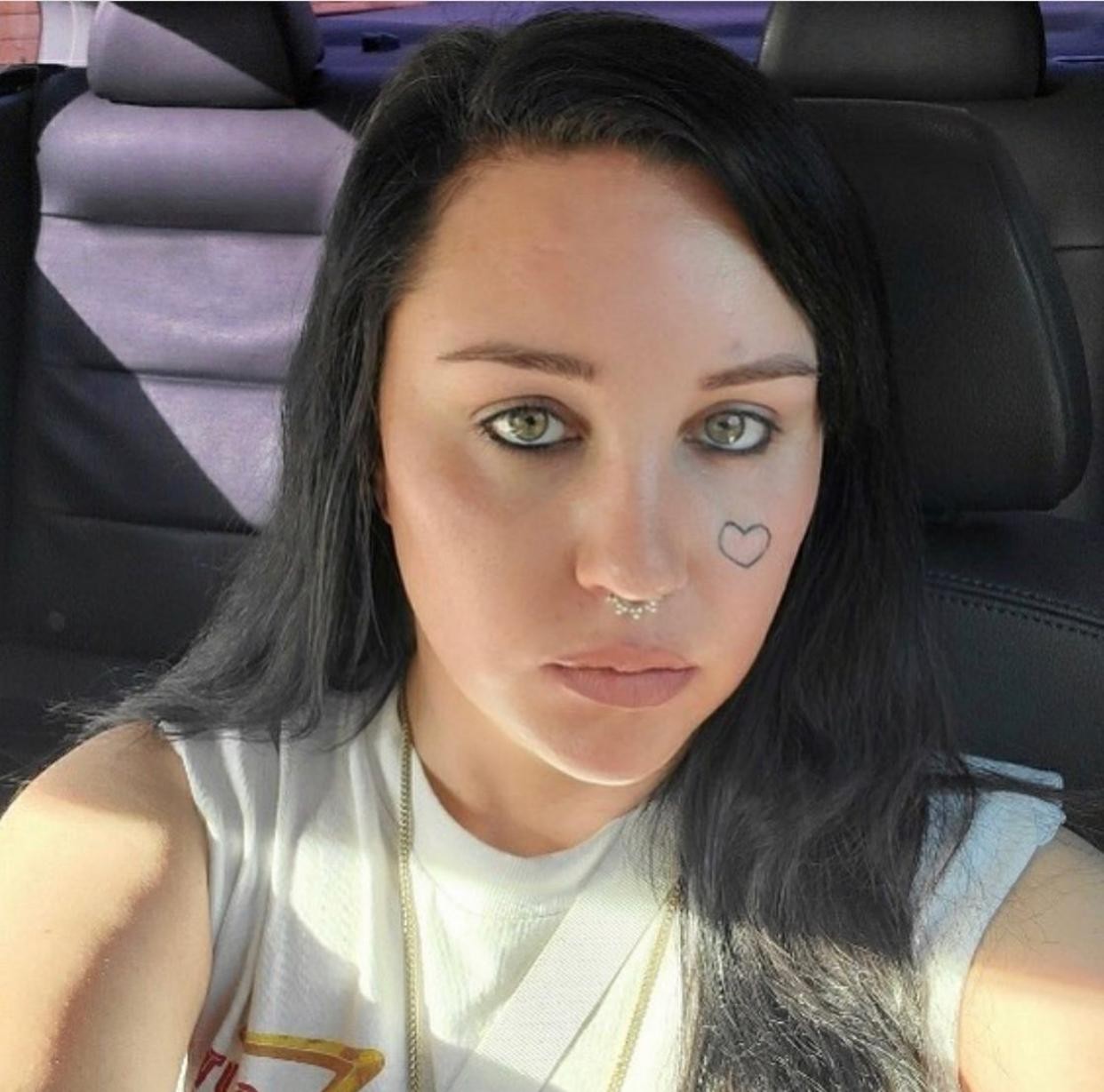 Amanda Bynes anuncia nova aposta de carreira musical ao fazer suspense - Amanda Bynes' Net Worth: What Happened To Her Millions?