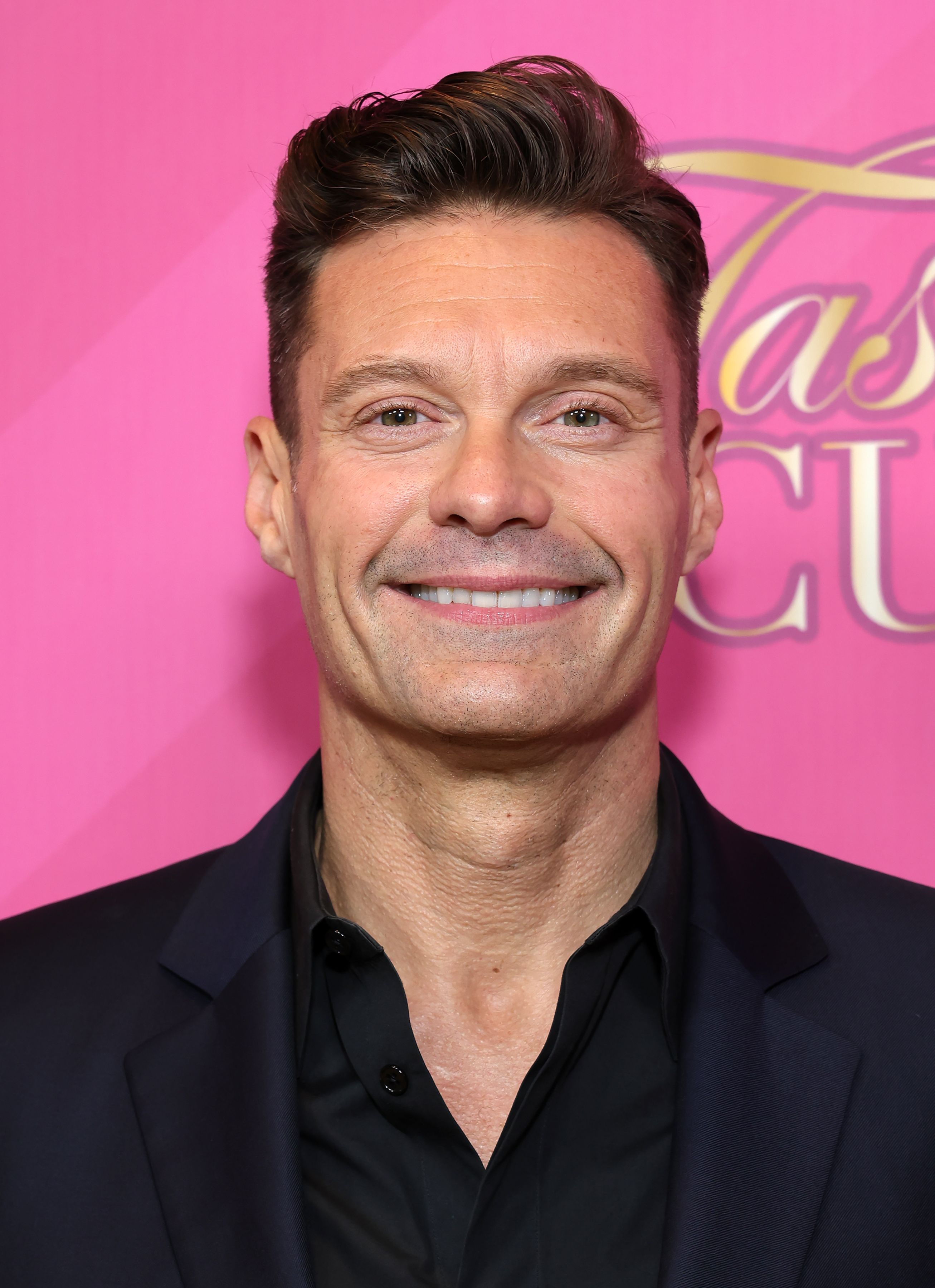 ‘American Idol’ Hopeful Earns Golden Ticket and Invite to Sing With - How Tall Is Ryan Seacrest? TV Host’s Real Height Uncovered