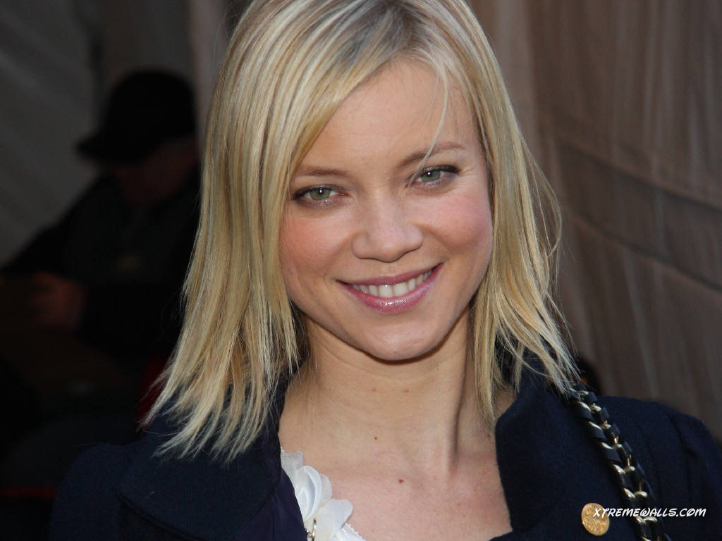 Amy Smart Sexy Wallpapers: Amy Smart Beautiful Smile - Amy Smart's Radiance Captured: Sexy Photos That Wow