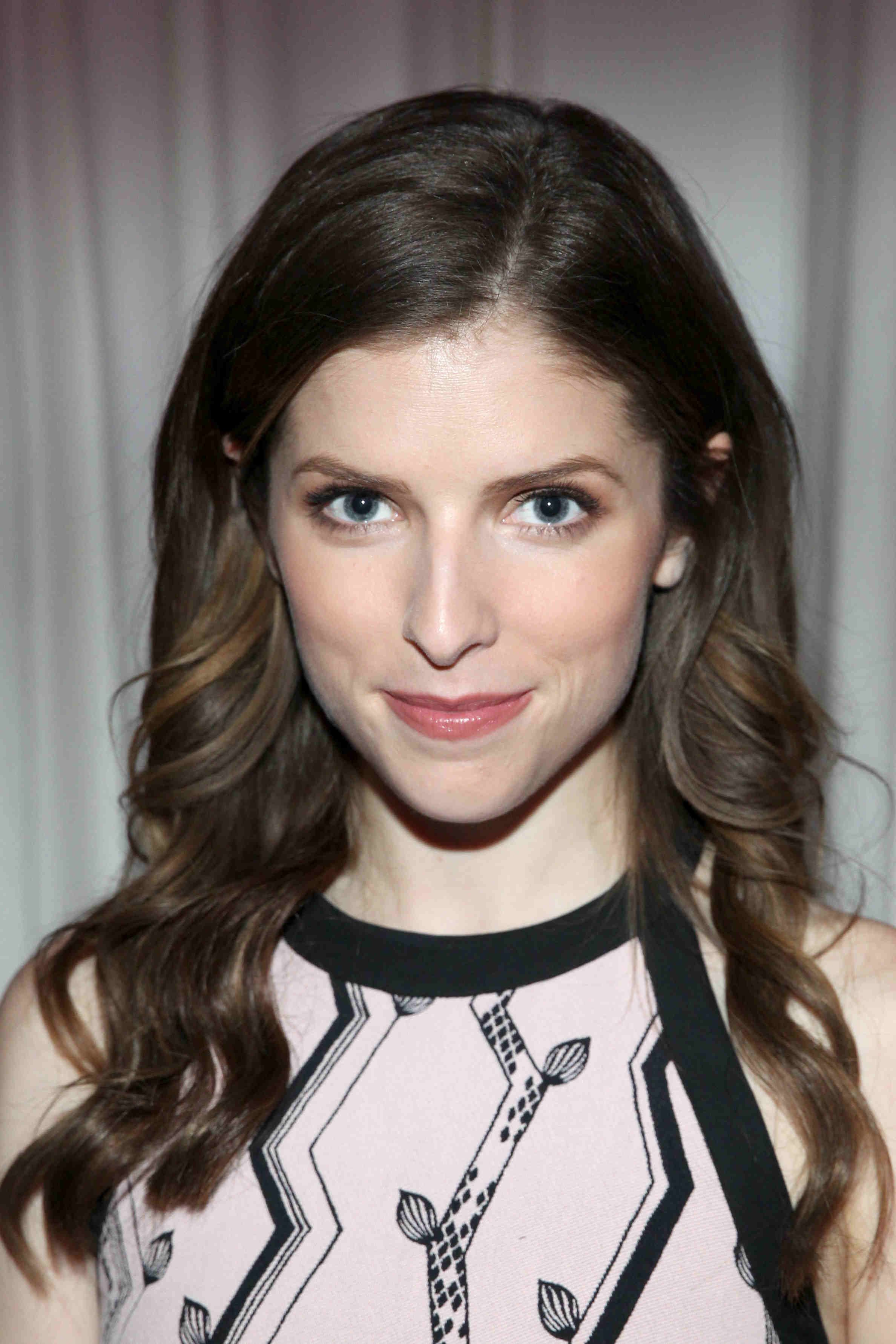 Anna Kendrick attends The Art Of Elysium's 2015 HEAVEN Pre-Event Dinner - How Tall Is Anna Kendrick: Actress’s Petite yet Mighty Presence