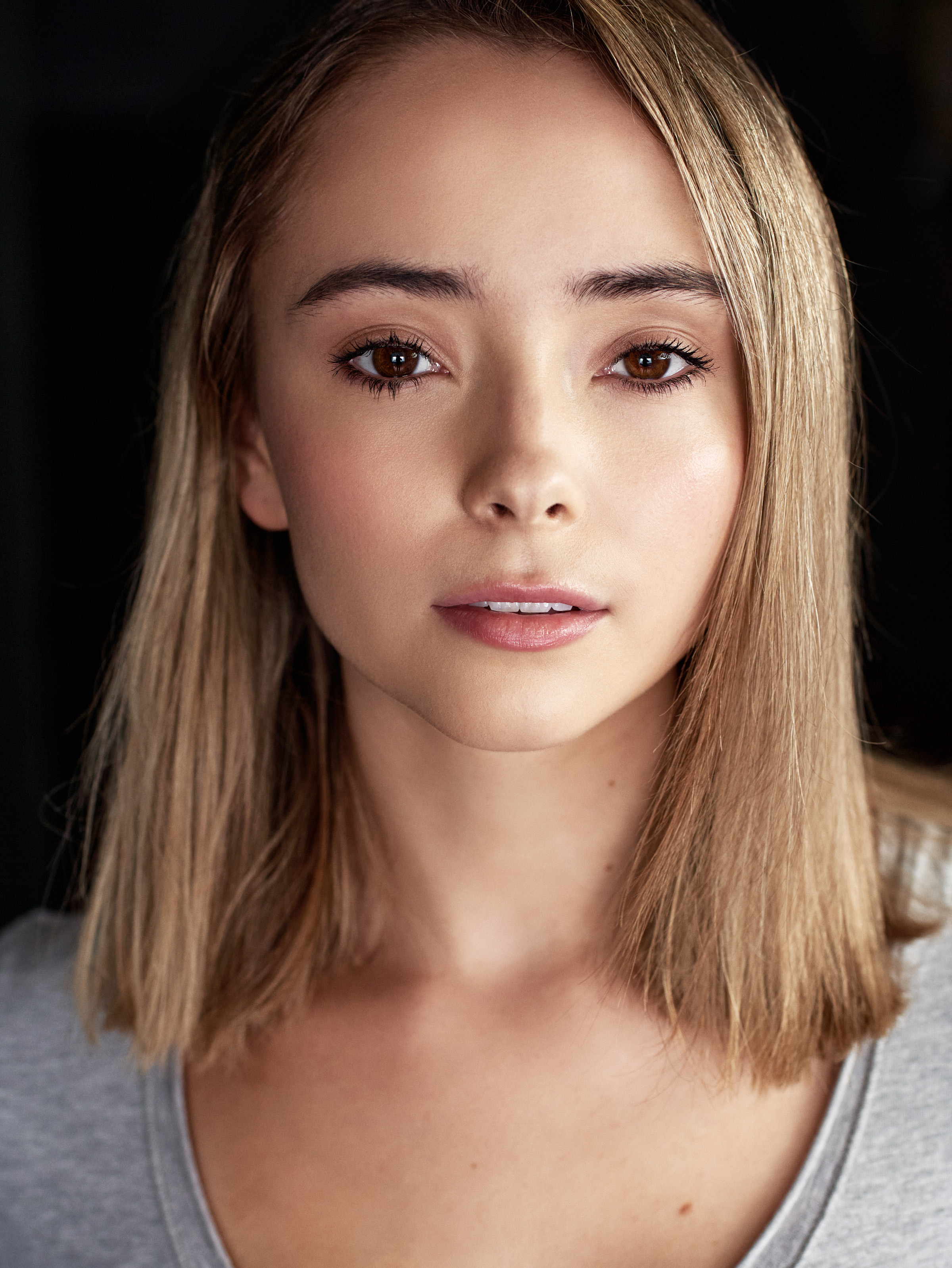 Aria Taylor - Amelia Taylor: Sexy Pics of the TikTok Star with a Fiery Glow