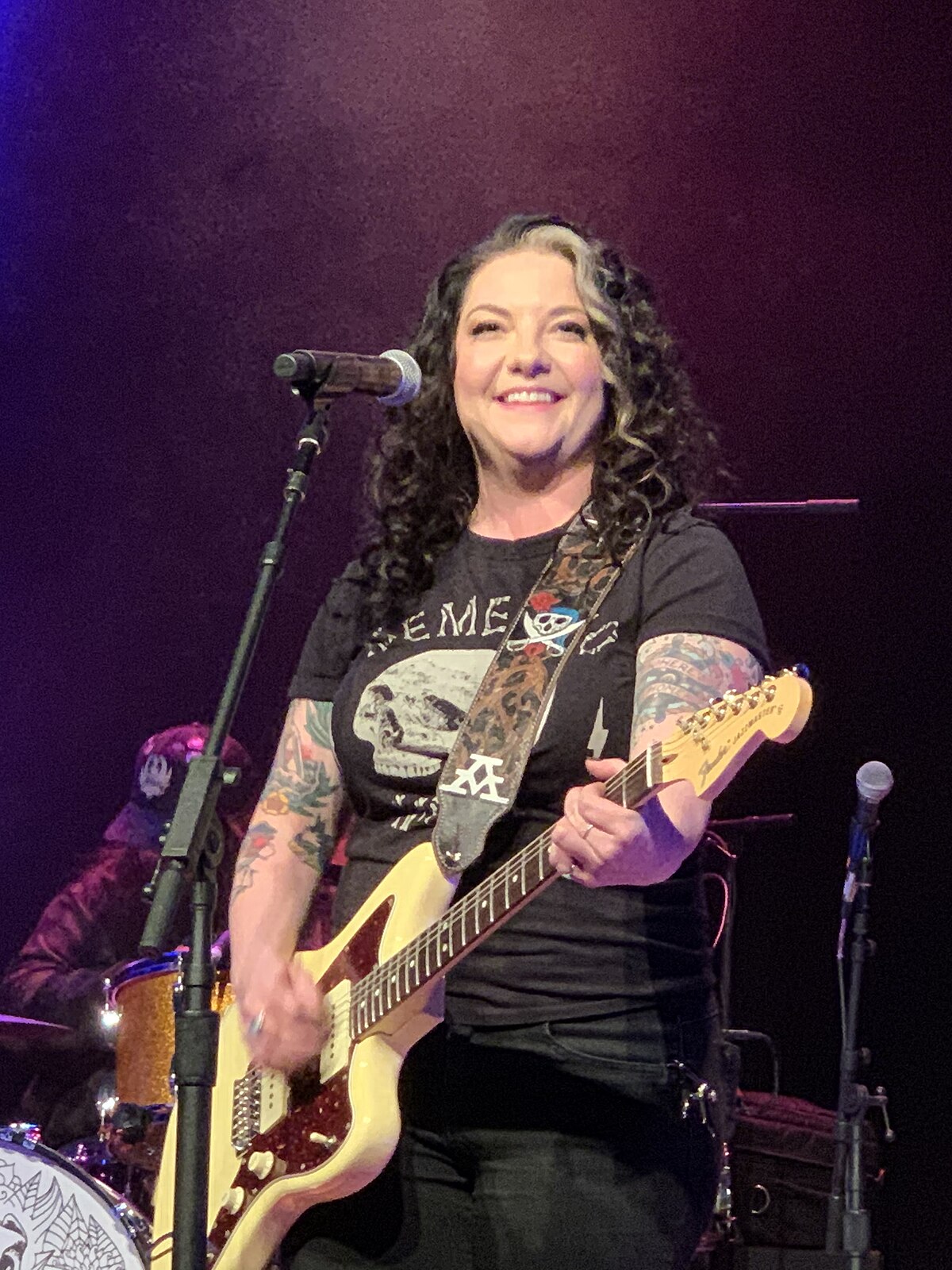 How Old Is Ashley Mcbryde? Country Artist’s Age In 2025