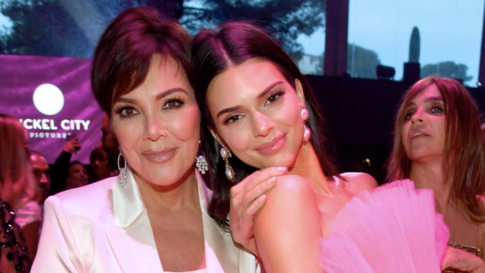 Así lucía Kris Jenner en bikini en los años 80; ¡idéntica a Kendall Jenner! - Kris Jenner’s Iconic Confidence: Sexy Pics Of The Matriarch In Style