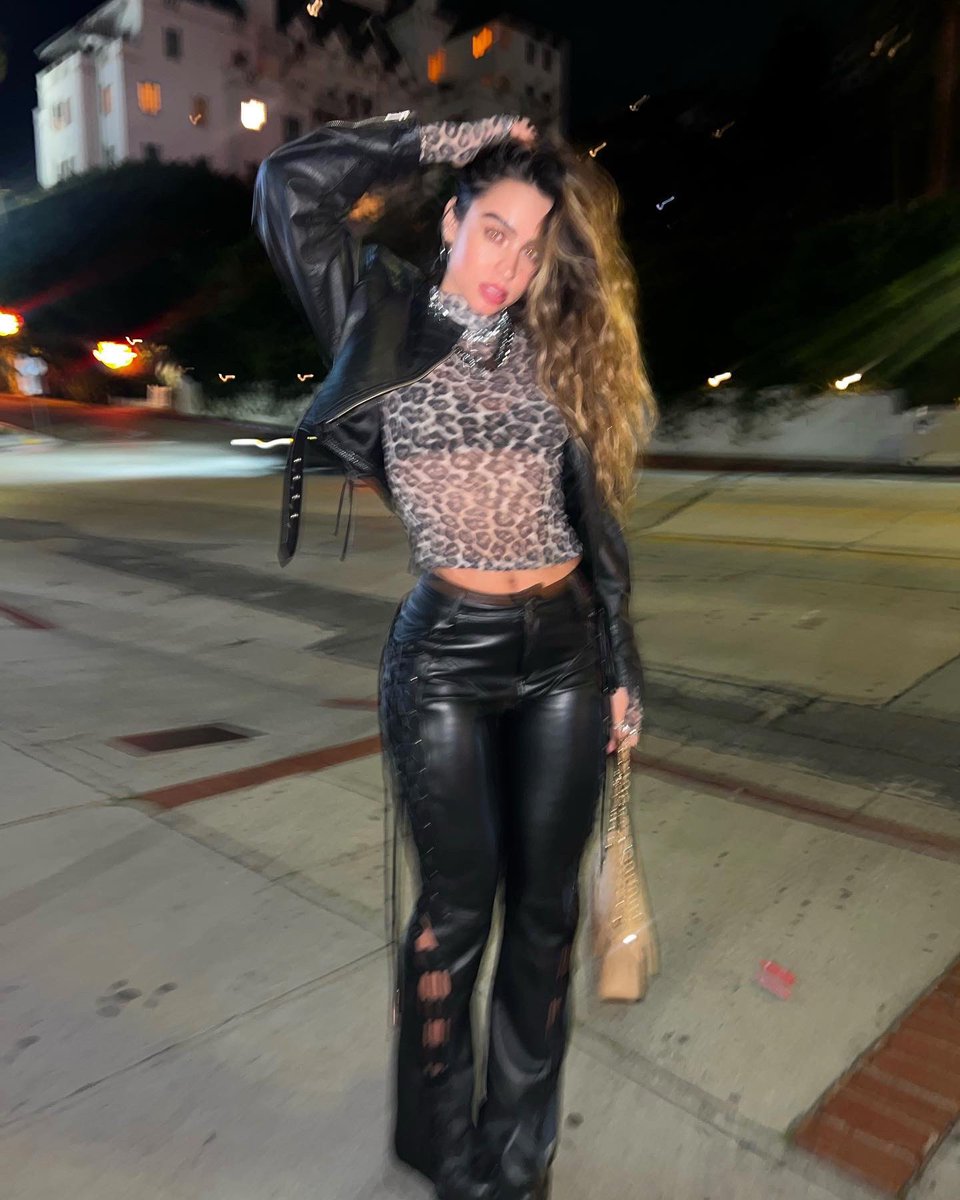 Best Of Sommer Ray on Twitter: "Sommer Ray 🖤" - Sommer Ray’s Fitness & Flair: Sexy Pics That Slay