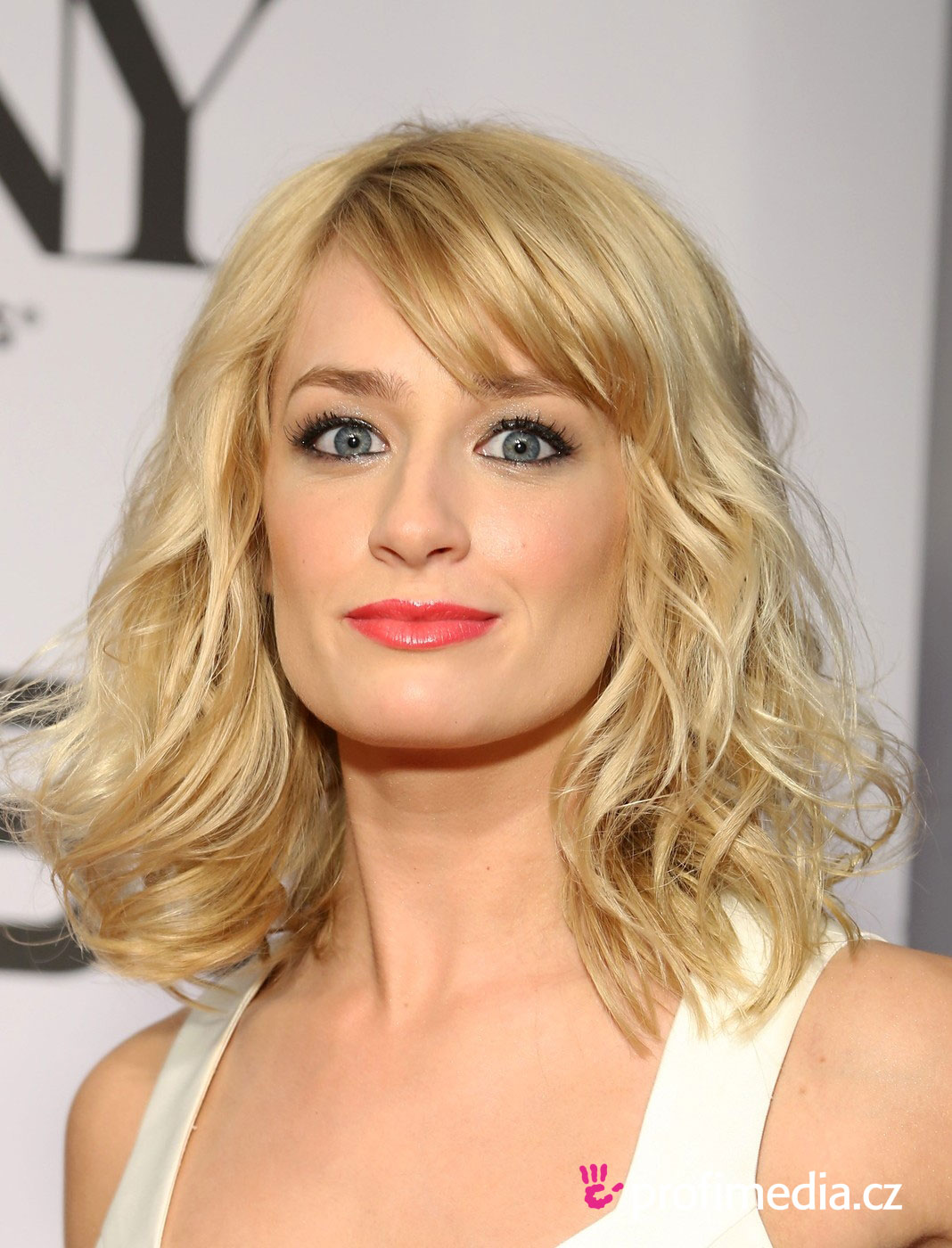 Beth BEHRS : Biographie et filmographie - Beth Behrs Height: 2 Broke Girls Star's Stats