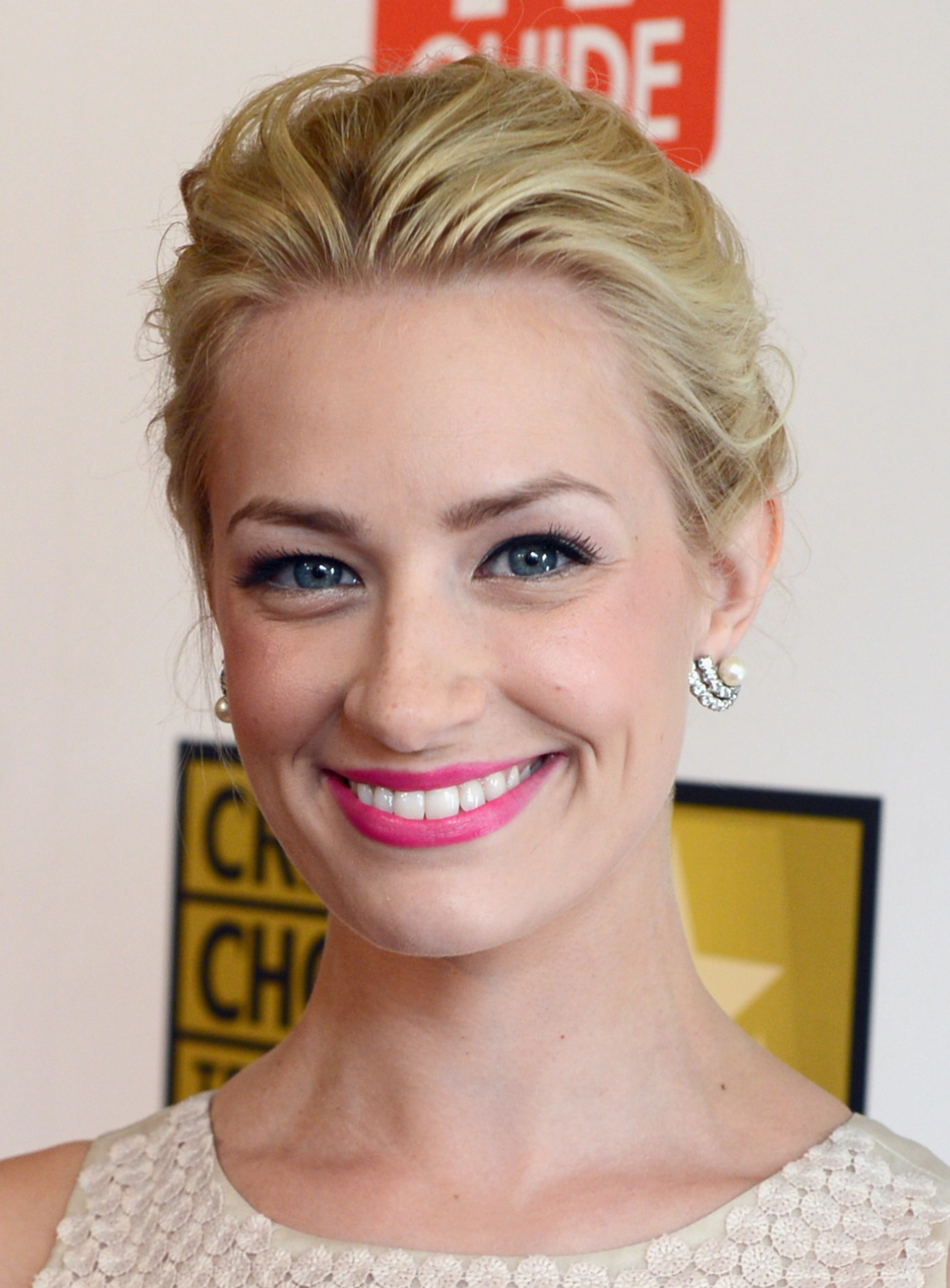 Beth BEHRS : Biographie et filmographie - Beth Behrs Height: 2 Broke Girls Star's Stats