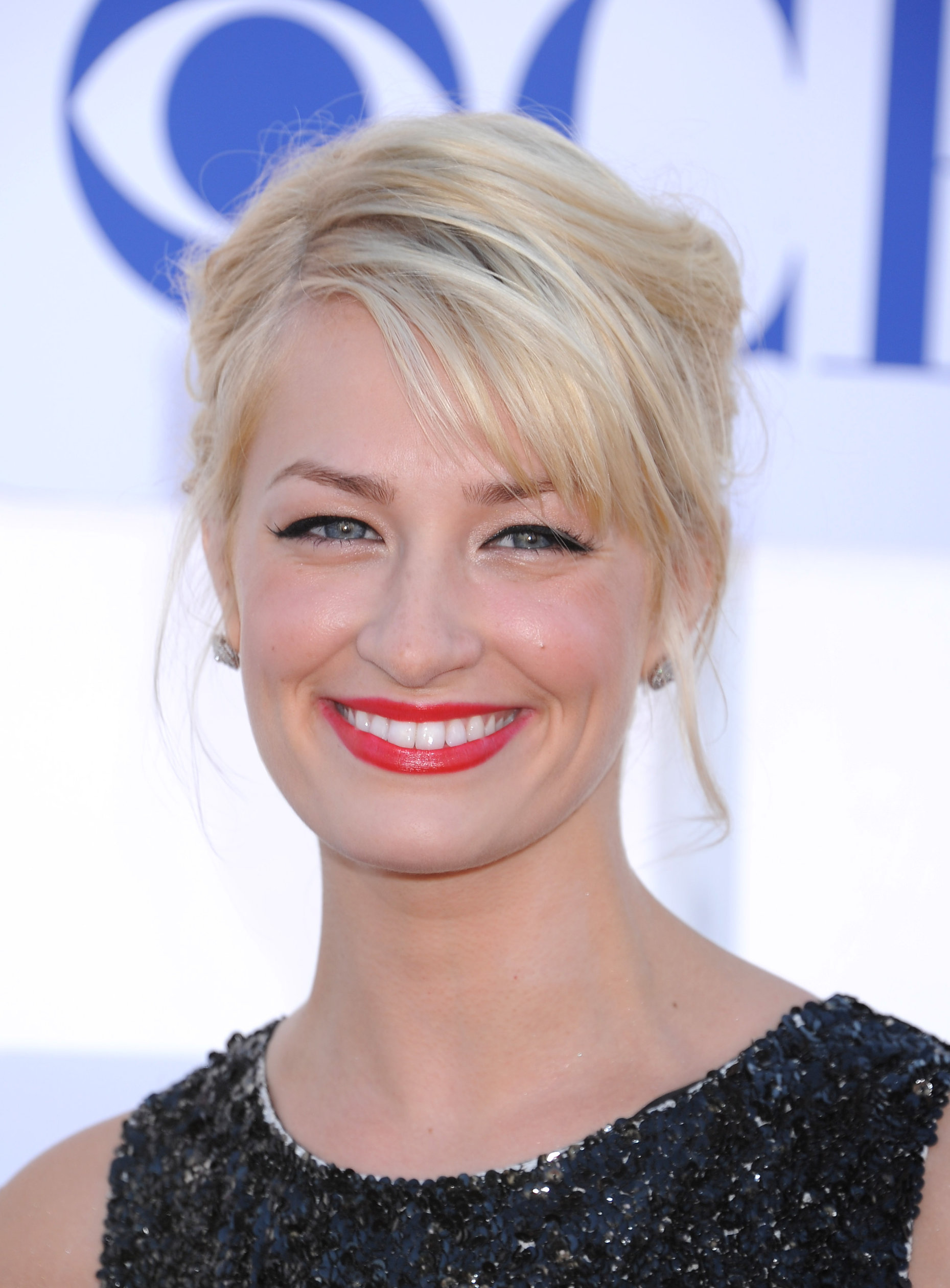 Beth Behrs Pictures - Beth Behrs Height: 2 Broke Girls Star's Stats