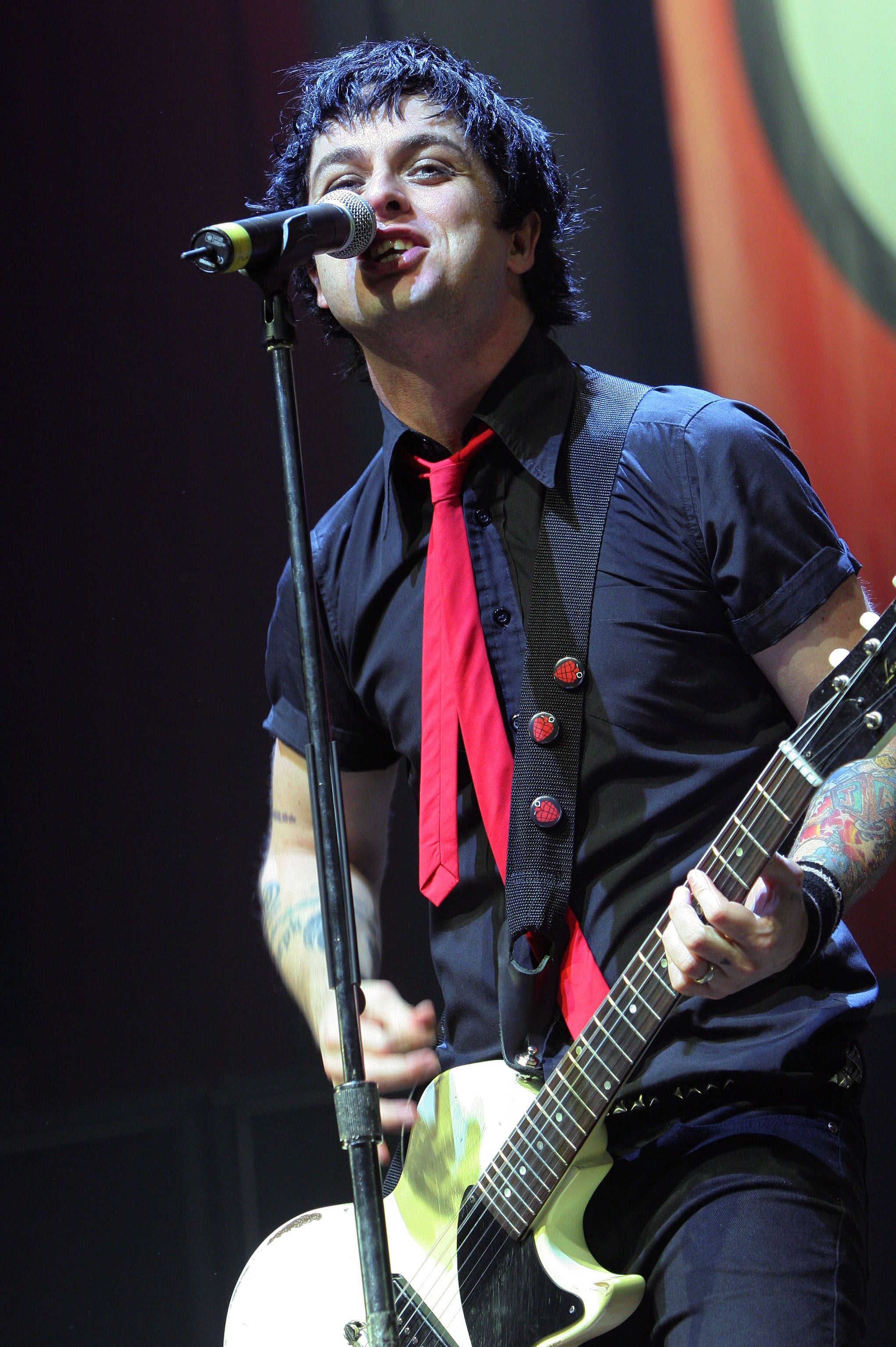 Billie joe armstrong | Billie joe armstrong, Green day, Best guitarist - Billie Joe Armstrong Height: Green Day Frontman Measured