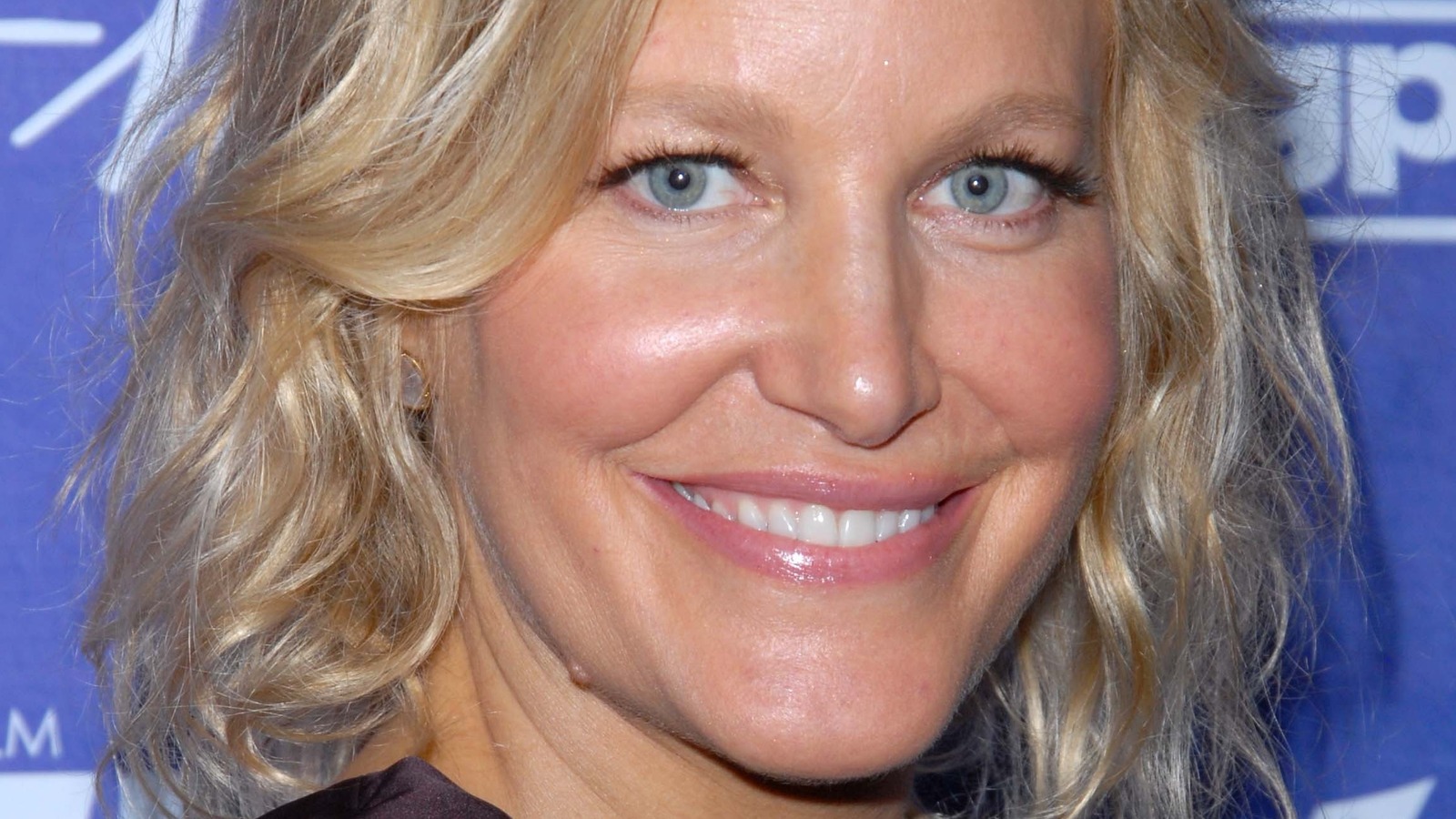 Breaking Bad's Anna Gunn Had An Epic Response To A Harsh Fan Comment - Anna Gunn Height: Breaking Bad Star's True Stature