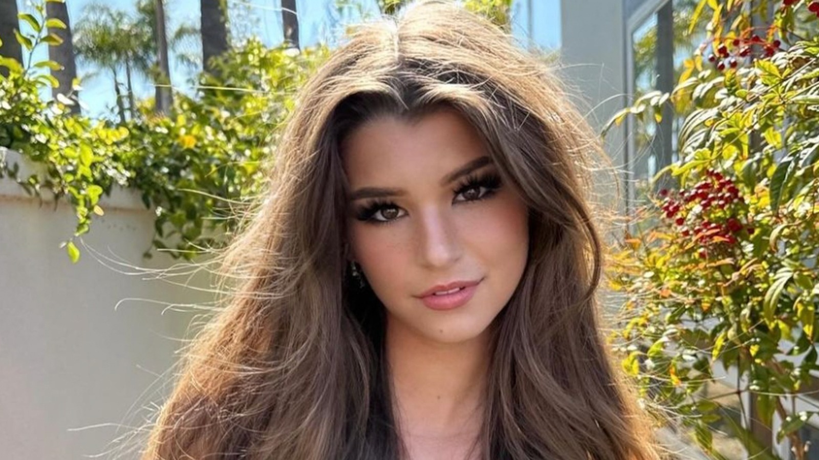 Brooke Monk’s Incredible TikTok Transformation – Internewscast Journal - Brooke Monk Brings The Heat: Sexy Photos From Social To Red Carpet