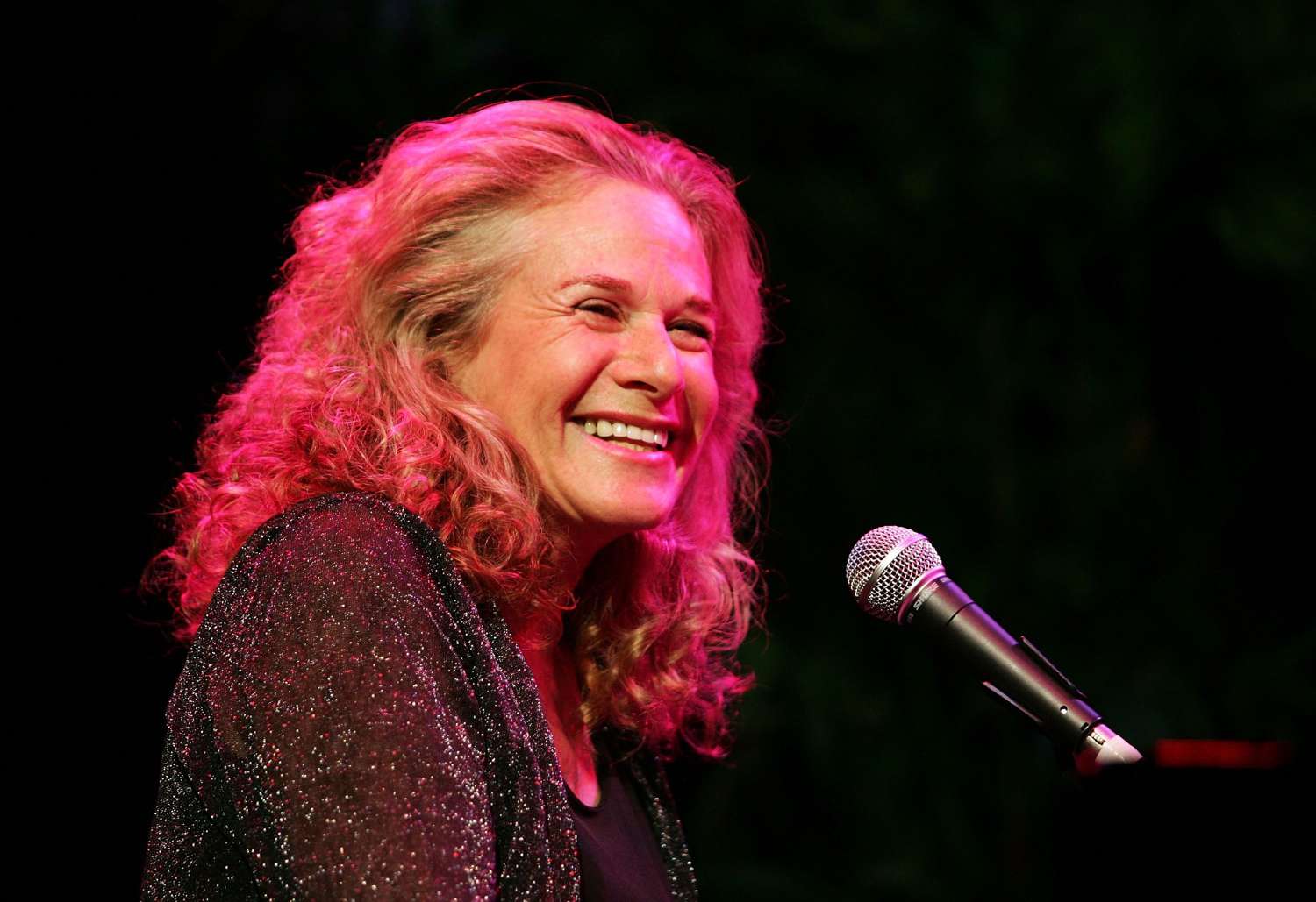 Carole King Concerts 2024 - Leta Shayna - Carole King Height – Musical Legend’s True Stature