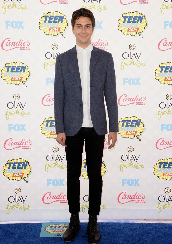 How Tall Is Nat Wolff? – The Actor-Musician’s Height & Look