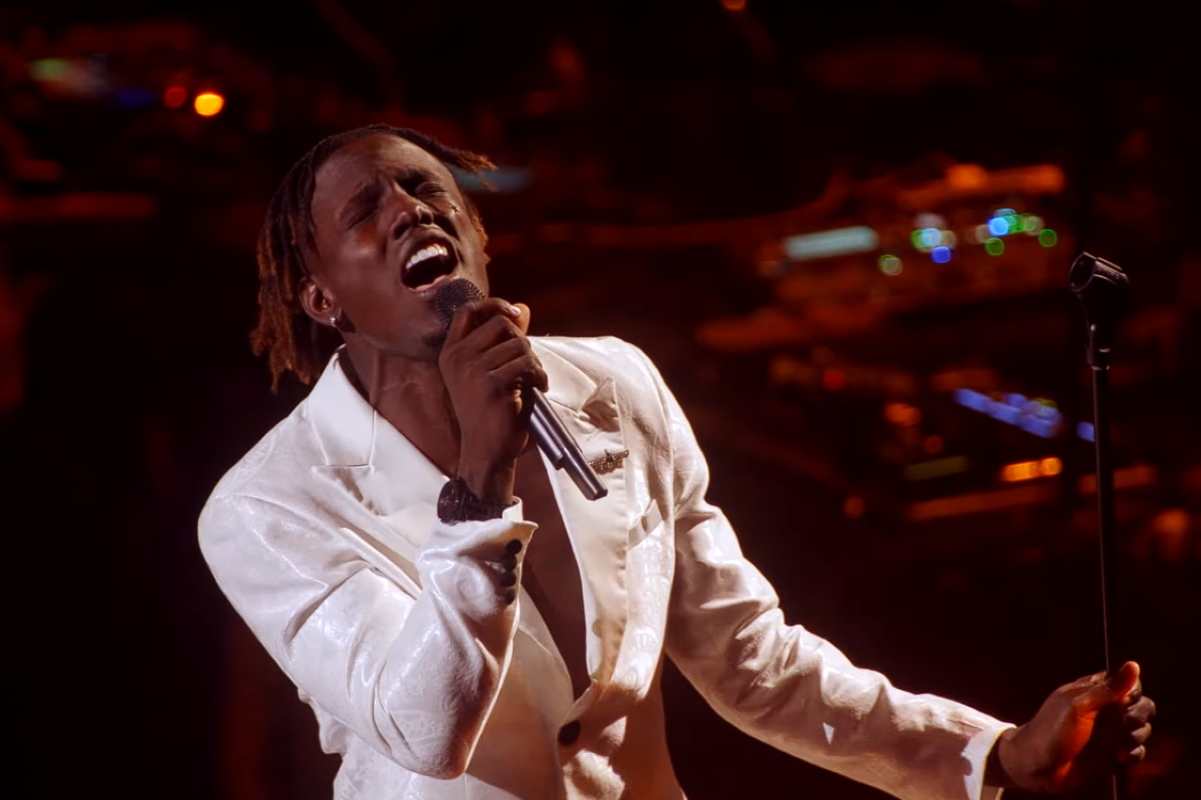 Chicago performs ‘Saturday In The Park’ on the Kelly Clarkson Show - How Old Is Jamal Roberts? American Idol Winner’s Age Revealed