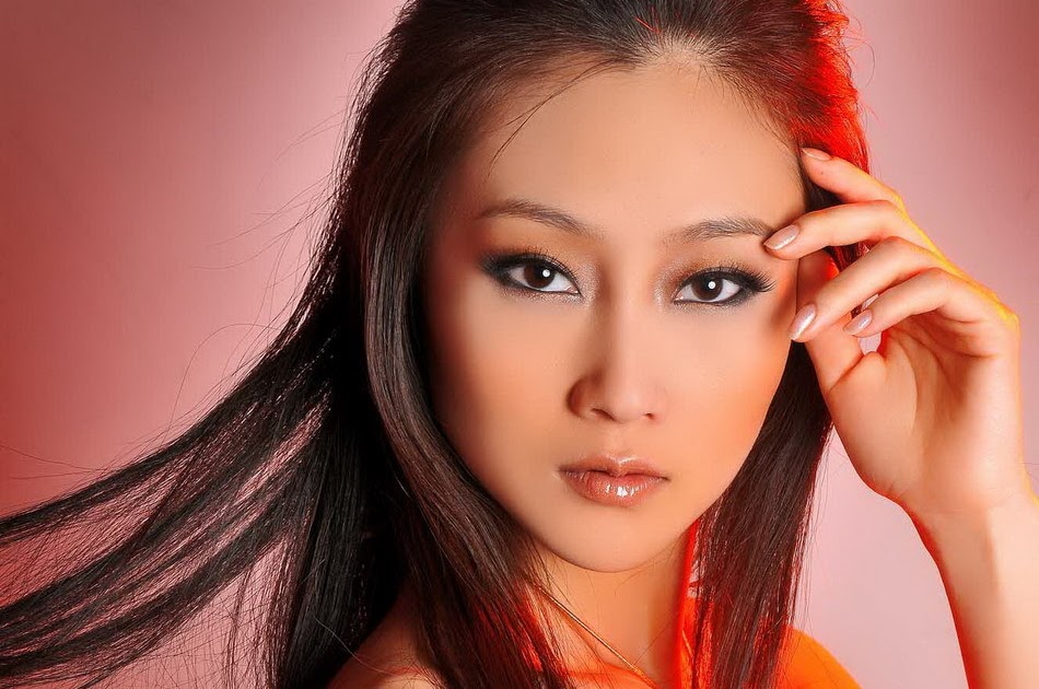 Ruby Lai Peng: Sexy Pics of the TikTok Star with a Radiant Glow