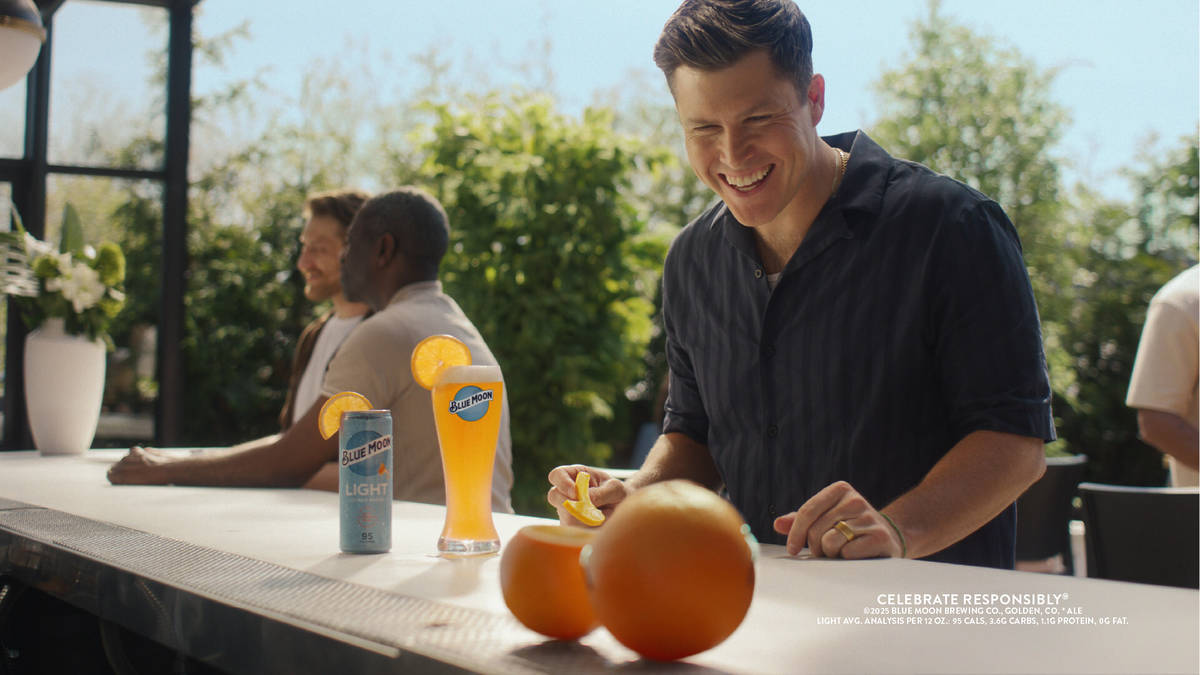How Tall Is Colin Jost? SNL Star’s Height Compared to Scarlett