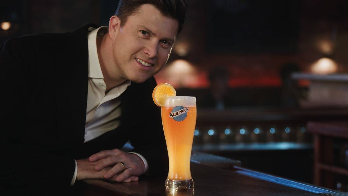 Colin Jost Is Buying New Yorkers Beer Tonight at This Staten Island Bar - How Tall Is Colin Jost? SNL Star’s Height Compared to Scarlett