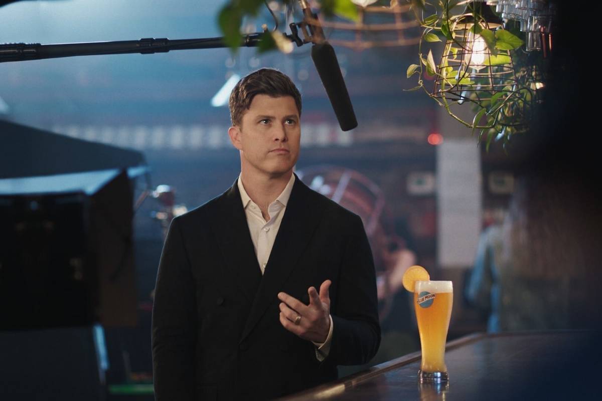 Colin Jost Is Buying New Yorkers Beer Tonight at This Staten Island Bar - How Tall Is Colin Jost? SNL Star’s Height Compared to Scarlett