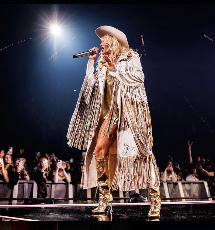 Country Stars, Country Girls, Carrie Underwood Family, Queen Of - How Old Is Carrie Underwood? Country Queen’s Age In 2025