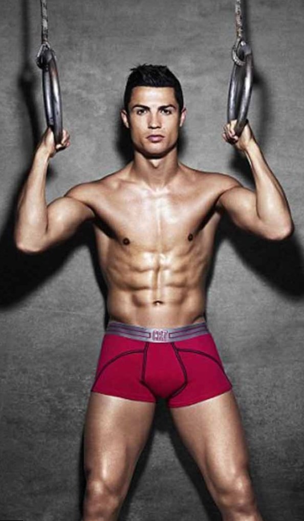 Cristiano Ronaldo weight, height and age. We know it all! - Cristiano Ronaldo Height – How Tall Is the Football GOAT?