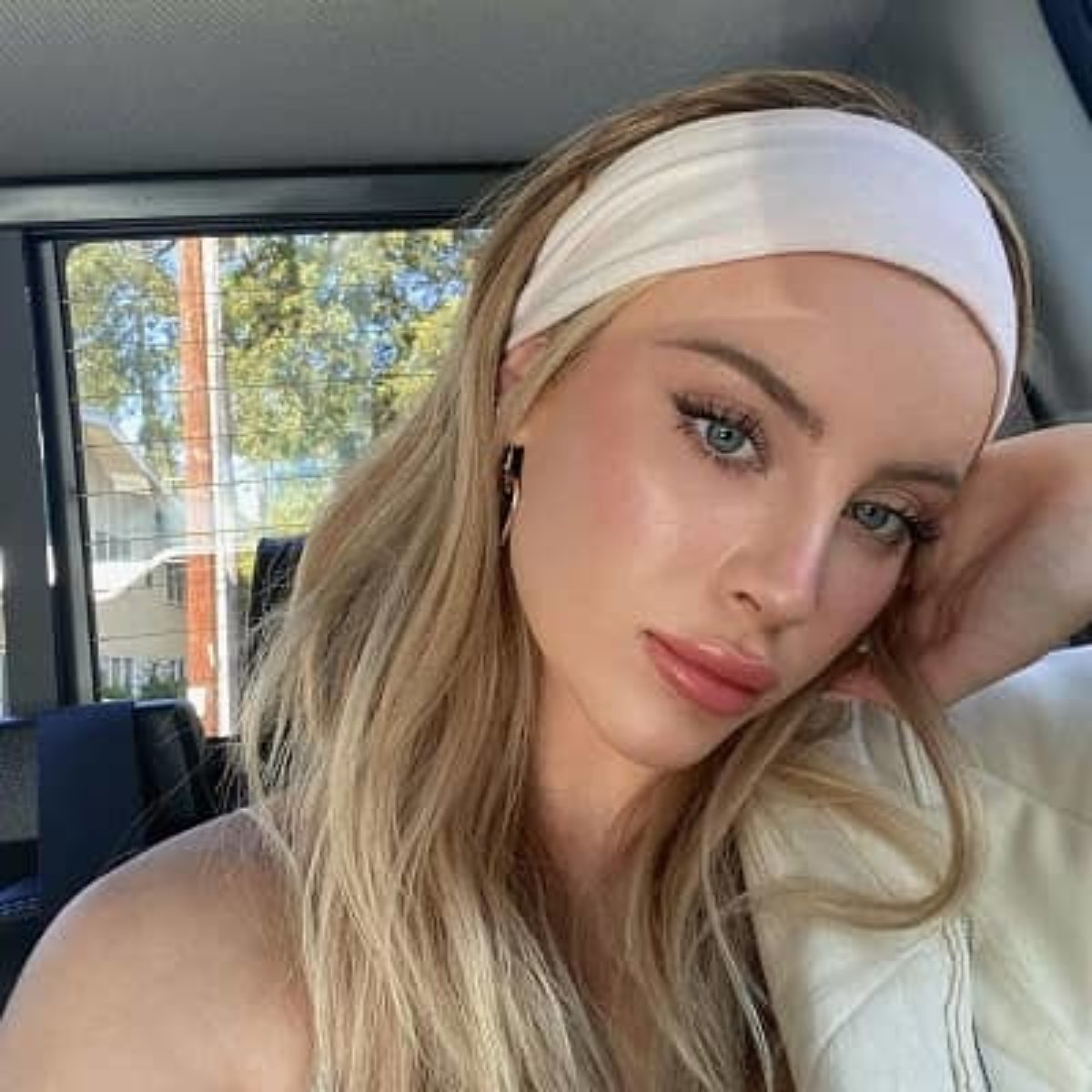 Daisy Keech's Biography: Age, Height, Parents, Boyfriend, Salary - Daisy Keech Height – Fitness Queen's Real Size