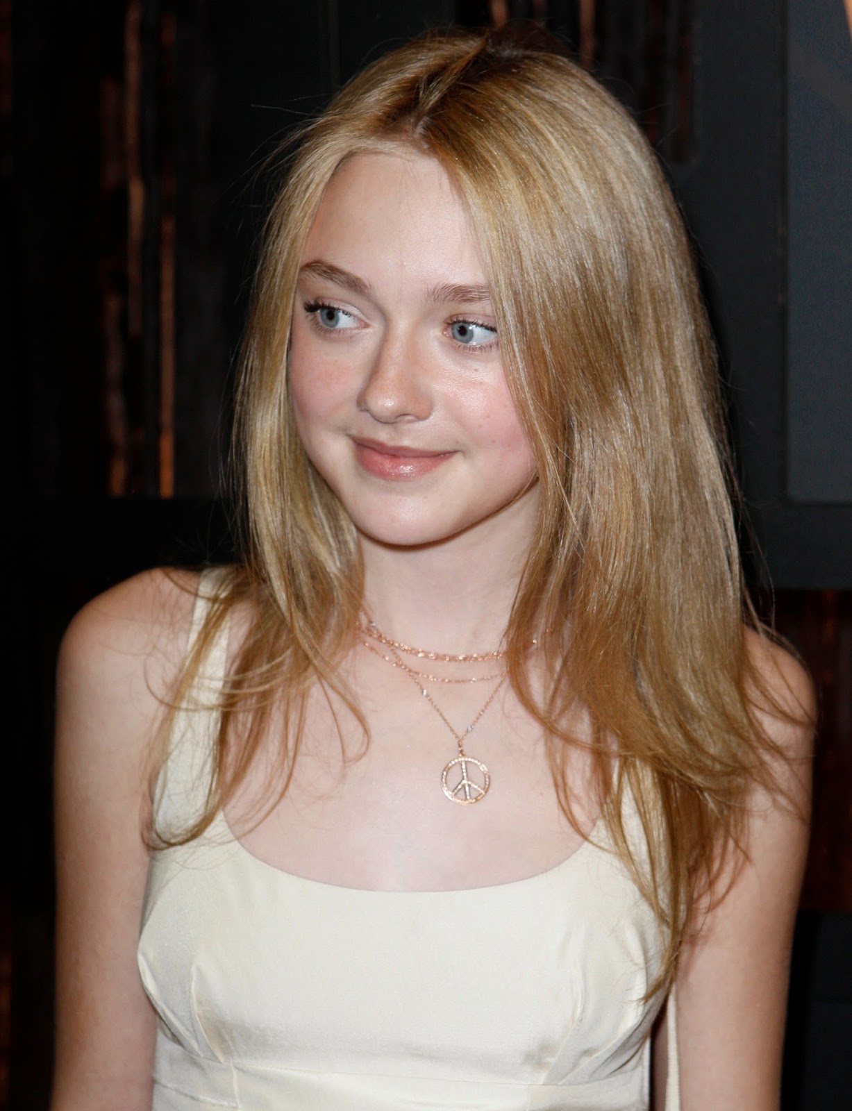Dakota Fanning Cute HQ Photos at VH1's 14th Annual Critics' Choice Awards - Dakota Fanning’s Most Iconic Fashion Moments – Classic Meets Modern