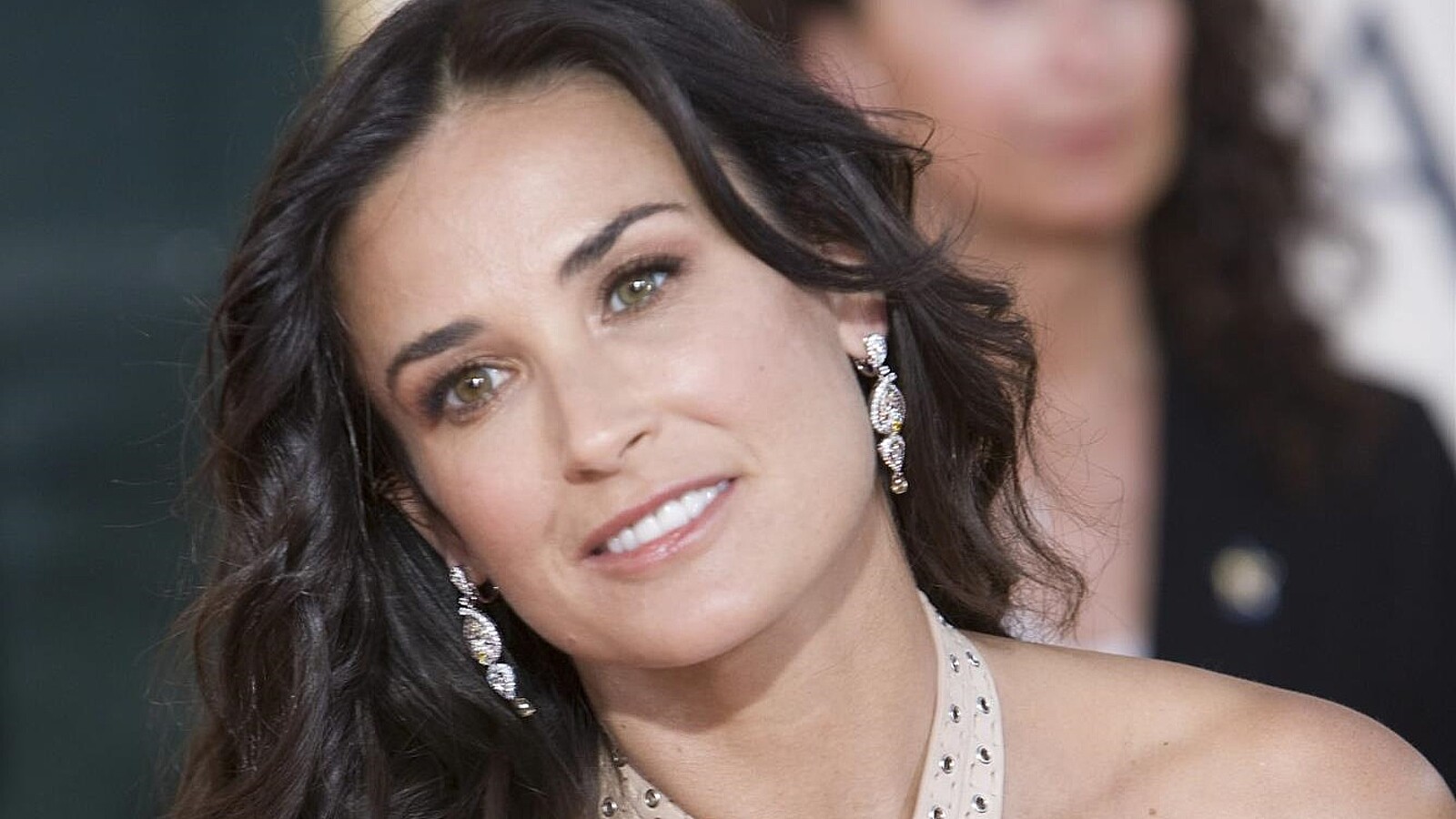 Demi Moore presume espectacular bikini a sus 60 años, y la llaman - Demi Moore's Ageless Beauty: Sexy Pics Through The Decades