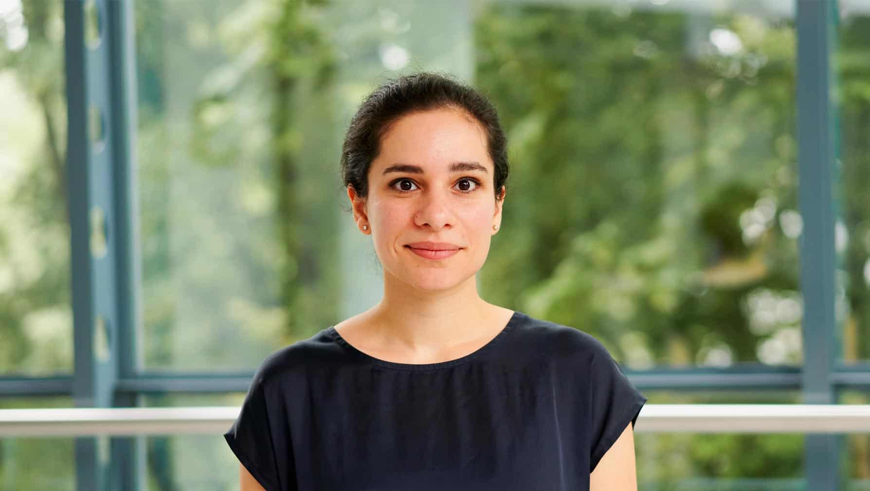 Die Köpfe hinter dem Code. Heute: Mona. - Proxora - Mona Sharifinia Net Worth: Socialite And Rising Bravo Name