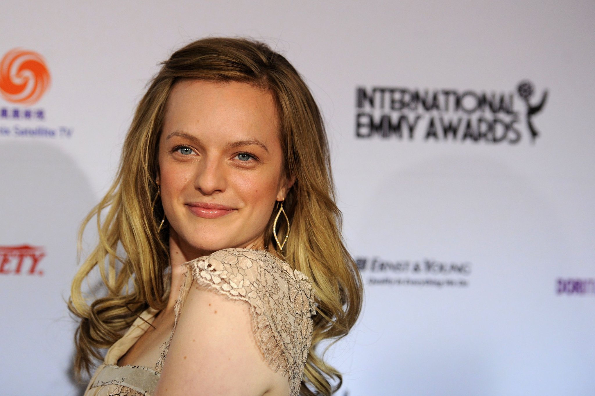 Download Actress Celebrity Elisabeth Moss HD Wallpaper - Elisabeth Moss Net Worth 2025: Career, Earnings & Success