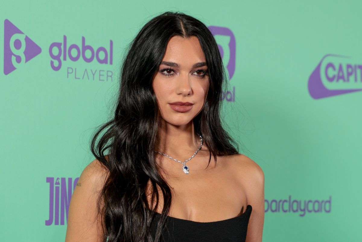 Dua Lipa deja al descubierto su tanga blanca al usar un minivestido con - Dua Lipa Sizzles: Her Sexiest Photos And Red Carpet Moments