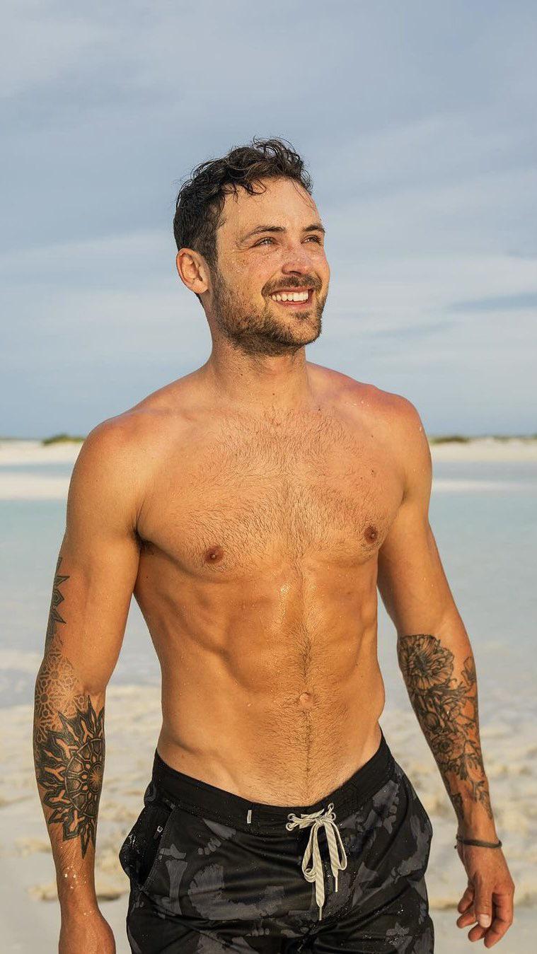 Dylan Efron : r/FitHotCelebs - How Tall Is Dylan Efron: Zac Efron’s Lesser-Known Brother