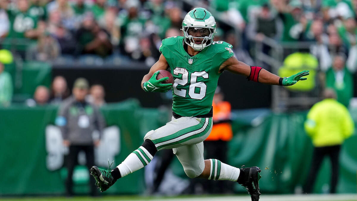 Eagles RB Saquon Barkley Makes NFL History | San Diego Sports 760 - How Tall Is Saquon Barkley: The NFL Star’s Athletic Build