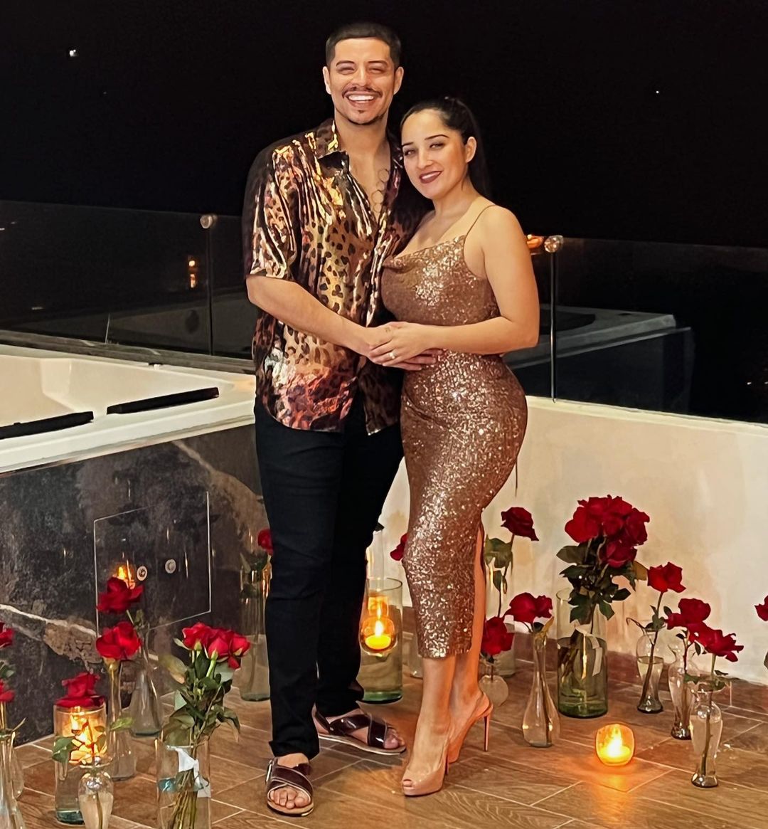 Eduin Caz, vocalista de Grupo Firme, celebra 7 años de matrimonio - Eduin Caz Height: How Tall Is The Grupo Firme Singer?