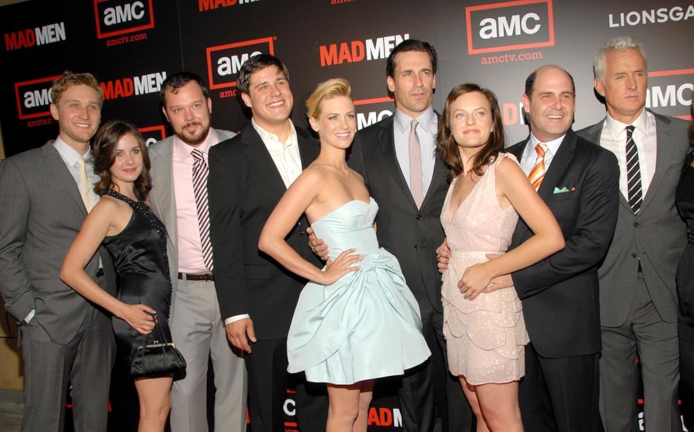 Elisabeth Moss - Elisabeth Moss Children: Does The Actress Have Any Kids?