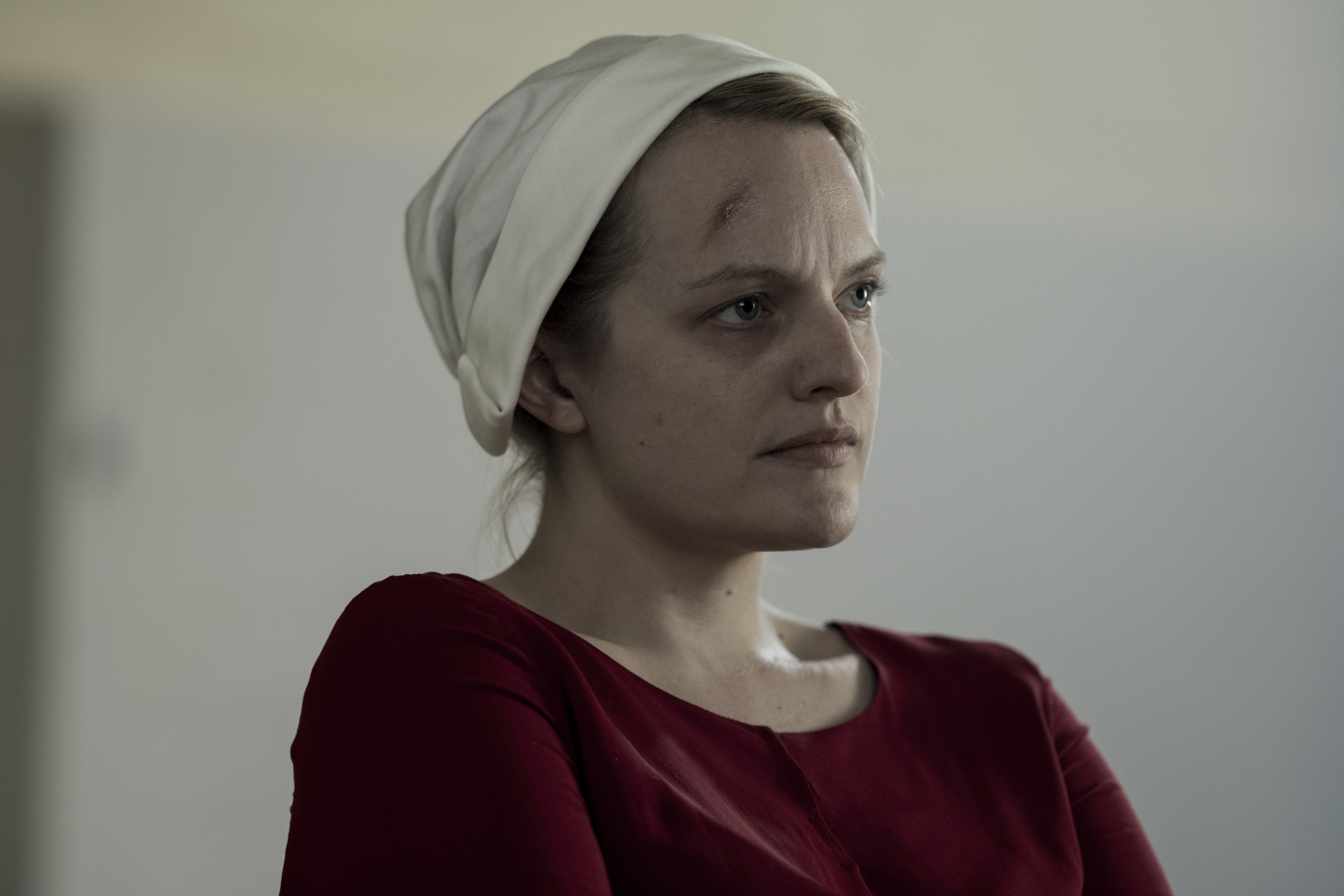 Elisabeth Moss - Was Elisabeth Moss Pregnant During The Handmaid's Tale Season 6?