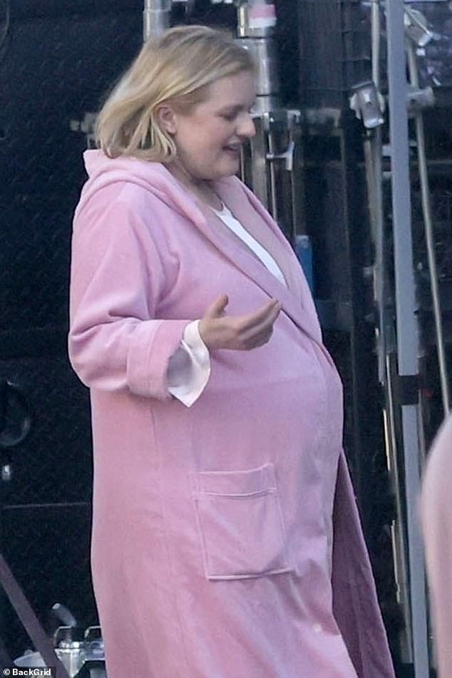 Elisabeth Moss CONFIRMS she is pregnant with first child on Jimmy - Is Elisabeth Moss Pregnant? The Handmaid’s Tale Star’s Private Life