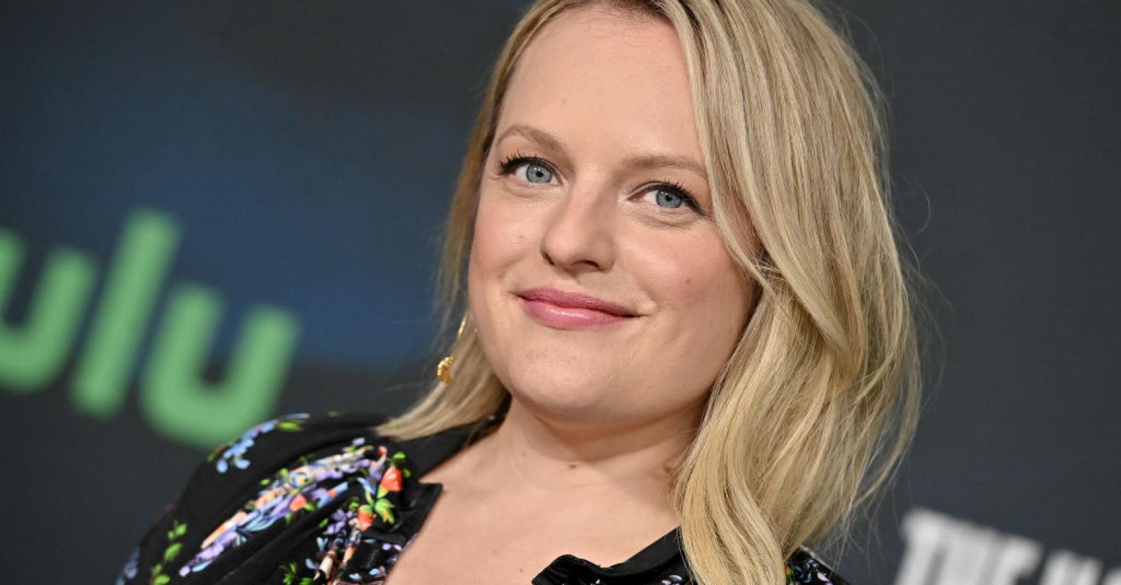 Elisabeth Moss, l'actrice de "The Handmaid's Tale" attend son premier - How Tall Is Elisabeth Moss? Actress's Height Revealed