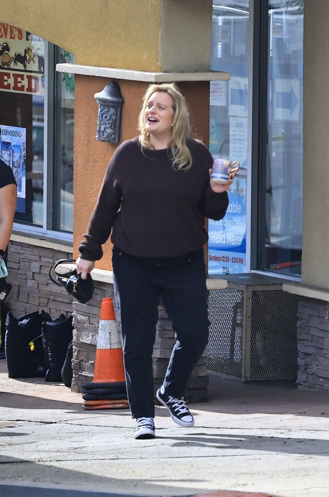 Elisabeth Moss - Out in Los Angeles 12/26/2023 • CelebMafia - Elisabeth Moss Weight Gain 2025: Transformation And Public Reaction