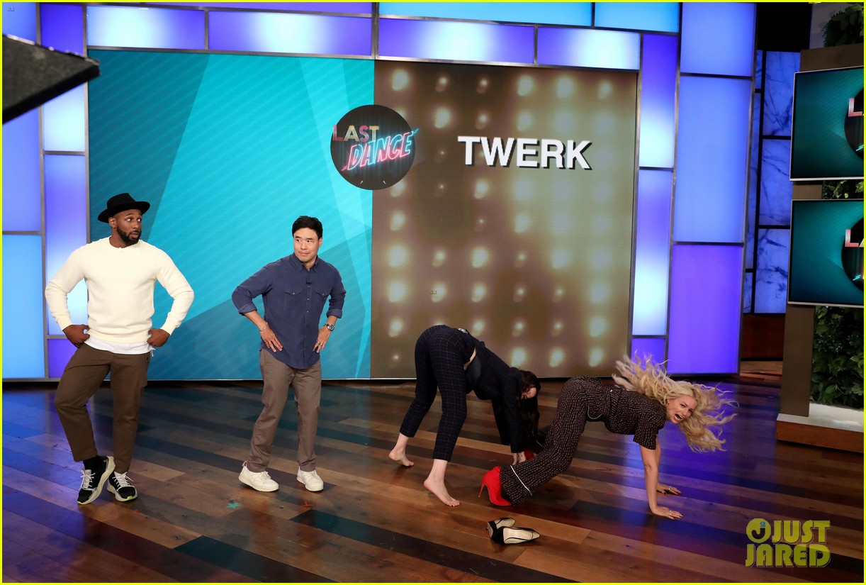 'Ellen' Guest Co-Hosts Beth Behrs & Whitney Cummings Play a Round of - Beth Behrs Wows In Every Look: Sexy Photos Of The Comedic Star