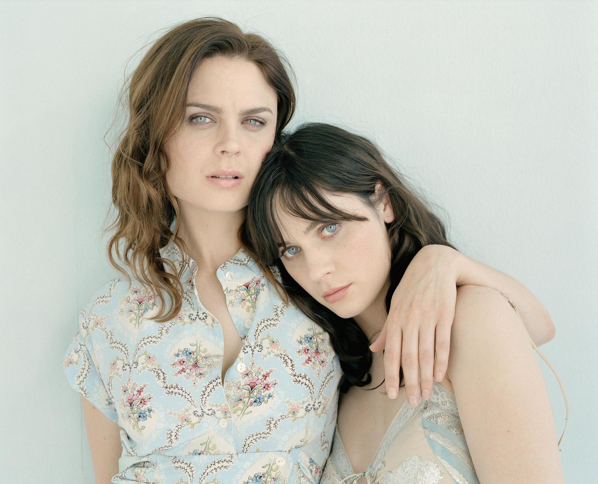 Emily and Zooey - Emily Deschanel Photo (641200) - Fanpop - Emily Deschanel: Sexy Pics of the Quietly Stunning Actress