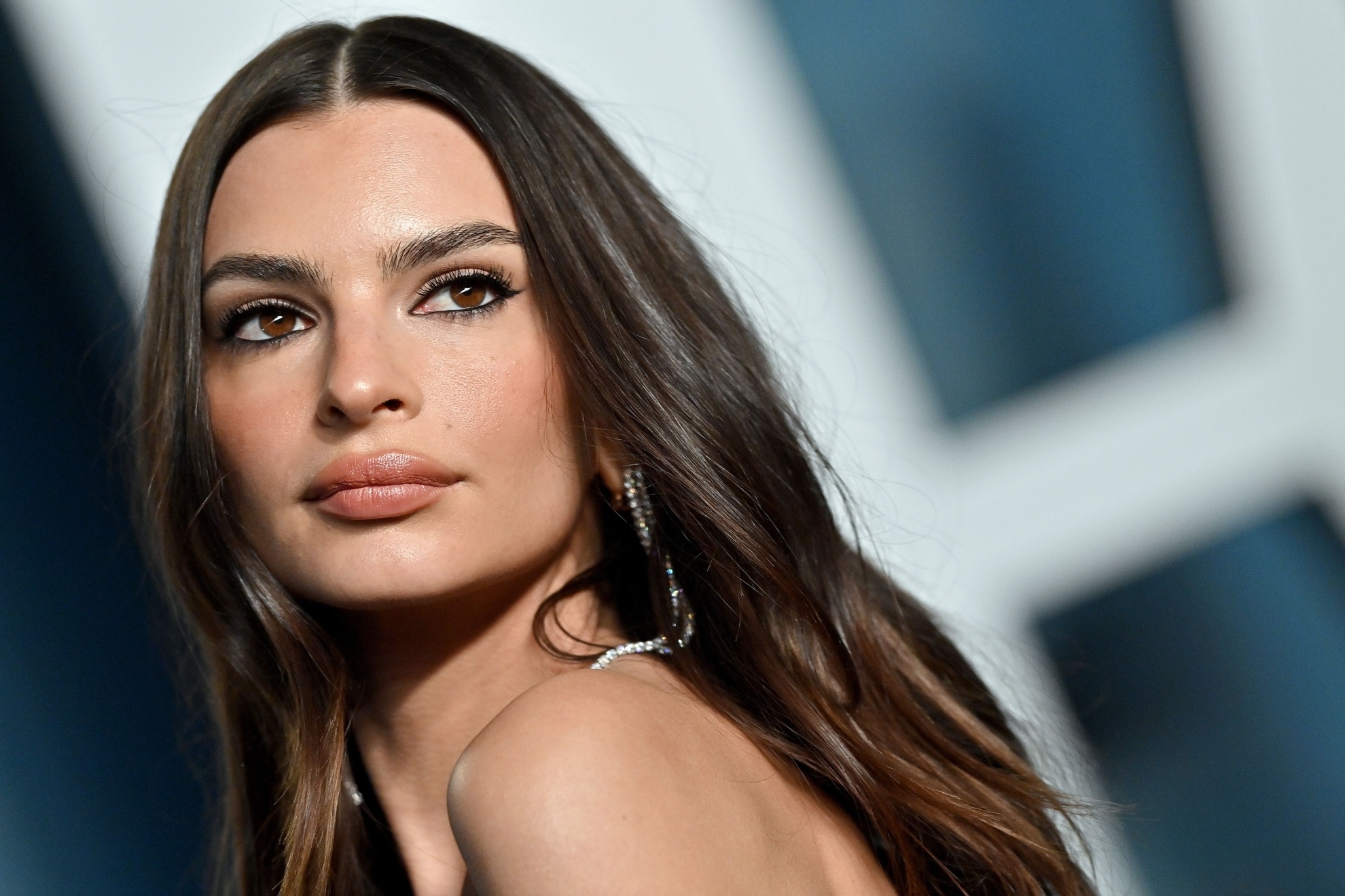 Emily Ratajkowski Bio, Age, Husband, Children, Net Worth, Parents, Siblings - Emily Ratajkowski Net Worth: Modeling, Media & Millionaire Status