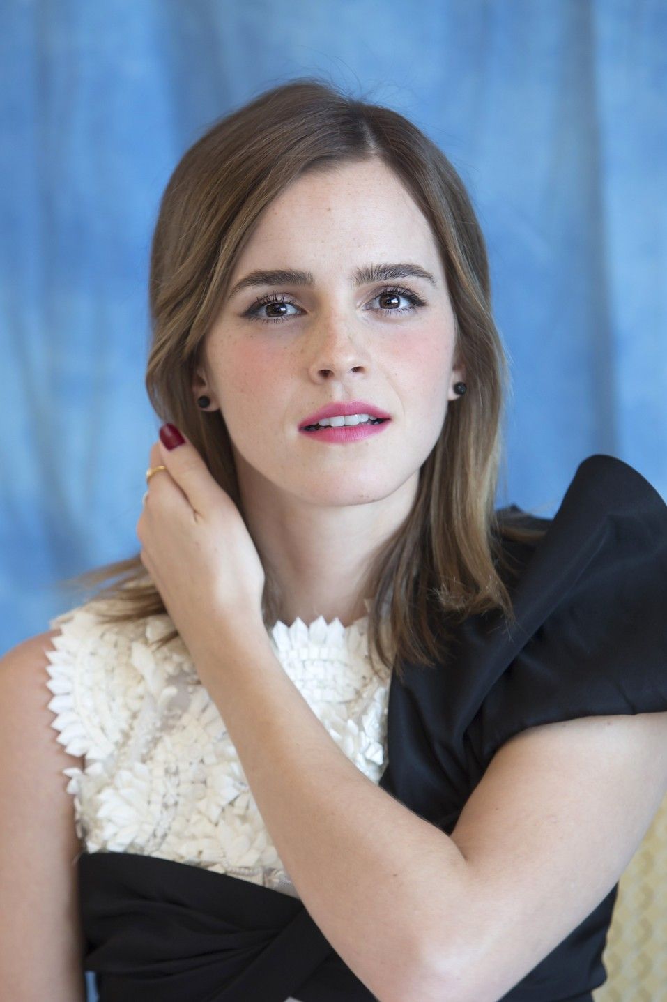 Emma Watson Fan, Emma Watson Images, Emma Watson Belle, Ema Watson - Emma Johnson: Sexy Pics of the Fitness Model with a Sexy Edge